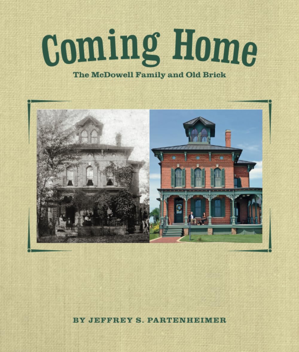 Coming Home McDowell Family Old Brick un grand livre broché d'histoire et de patrimoine