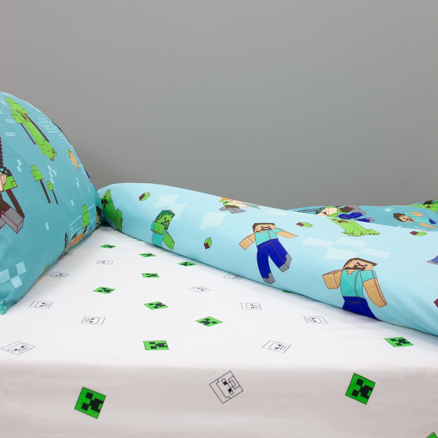 Minecraft Official Single Fitted Sheet | Grids Design | Designed for Single Bed | Soft Polyester with Elastic Edge | Perfect for Nursery | Green and White