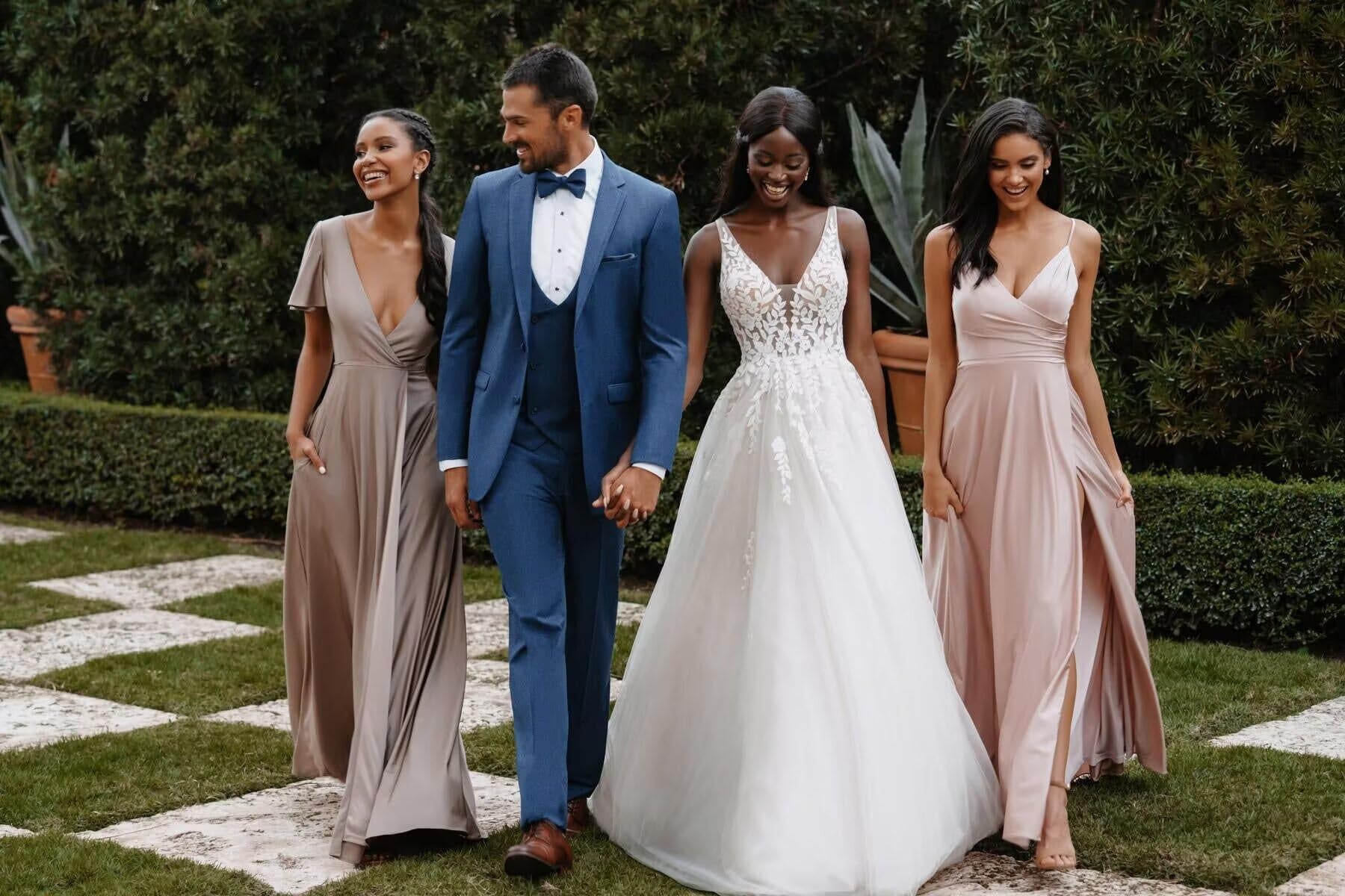 HUINI Spitzen Tüll Brautkleid Langer V-Ausschnitt A-Linie ärmellos Strand Hochzeitskleid für die Braut mit Schleppe