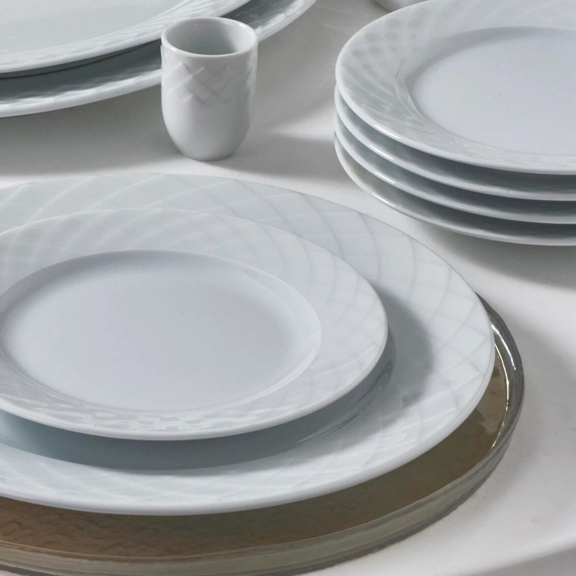 NORDIC SCHILLER Porzellan Tafelservice 24-tlg. Alfa Series, Weiß | für 6 Personen, mit Reliefdekor, Essteller, Dessertteller, Suppenschalen, Servierteller, Spülmaschinengeeignet
