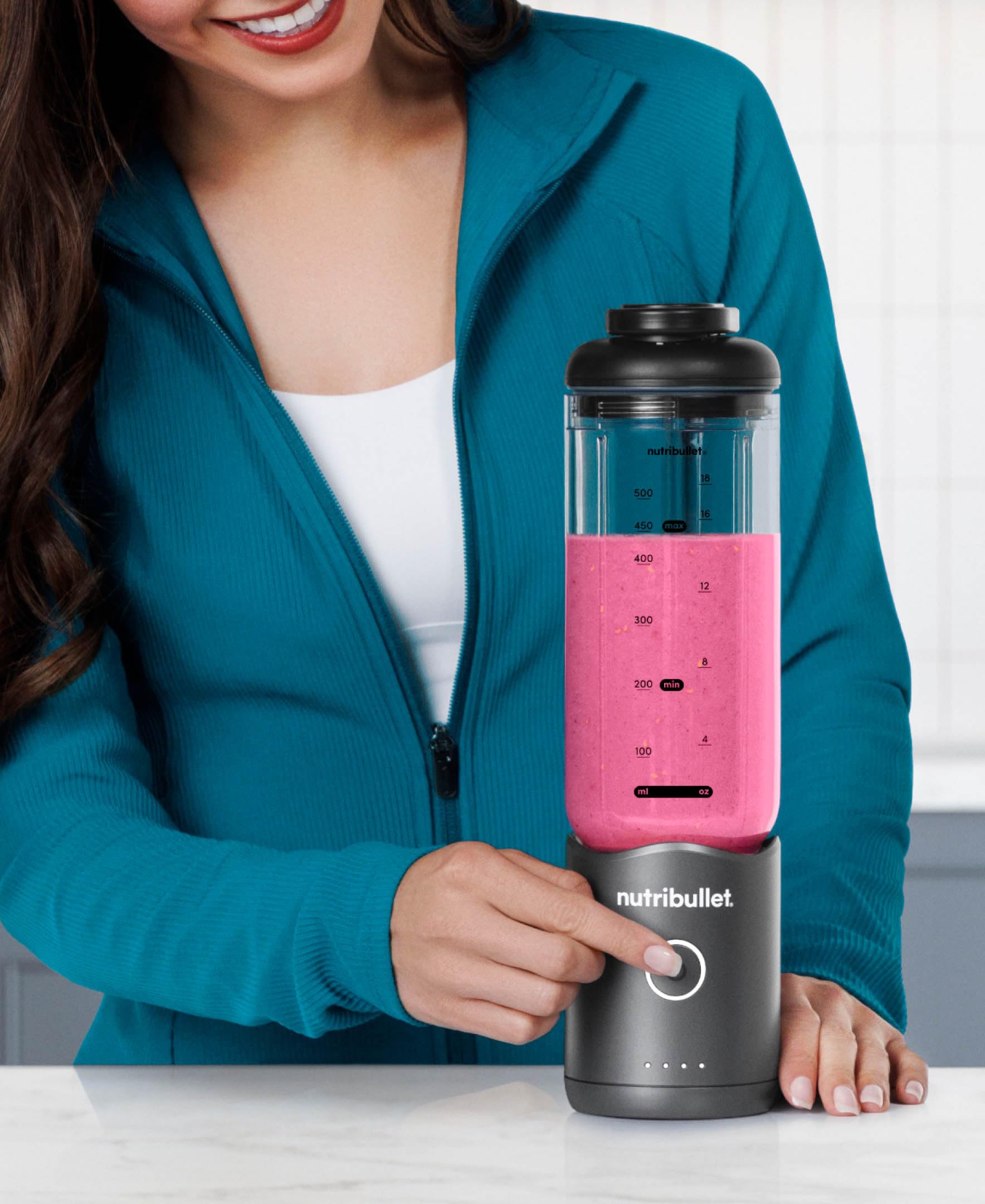 nutribullet Flex 590ml - Batidora Portátil para Smoothies con Tapa con Boquilla y Asa, Picadora, Tritura Hielo y Frutas Congeladas, USB-C, Vaso sin BPA, Fácil de Limpiar, Gris Grafito (NBP013GM)
