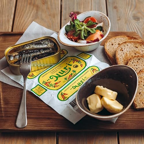 Miniatura 3 de NURI Sardinas portuguesas en aceite de oliva especiado - Paquete de 10 - (latas de 4.4 onzas)