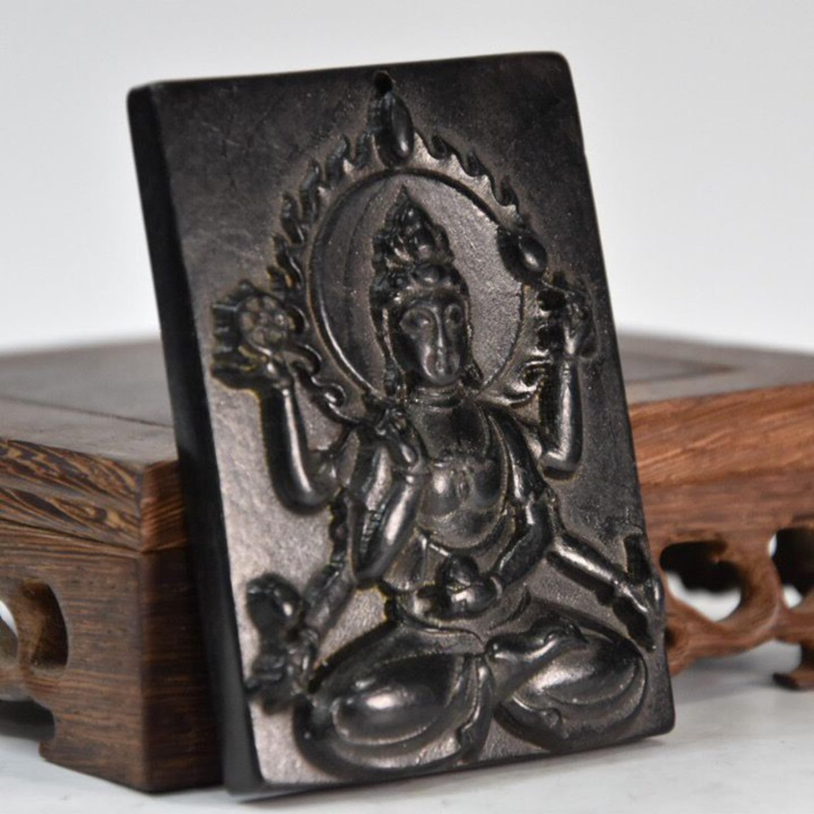 Météorite de la Culture Hongshan : statue de collection Guanyin aux mille mains 8 cm