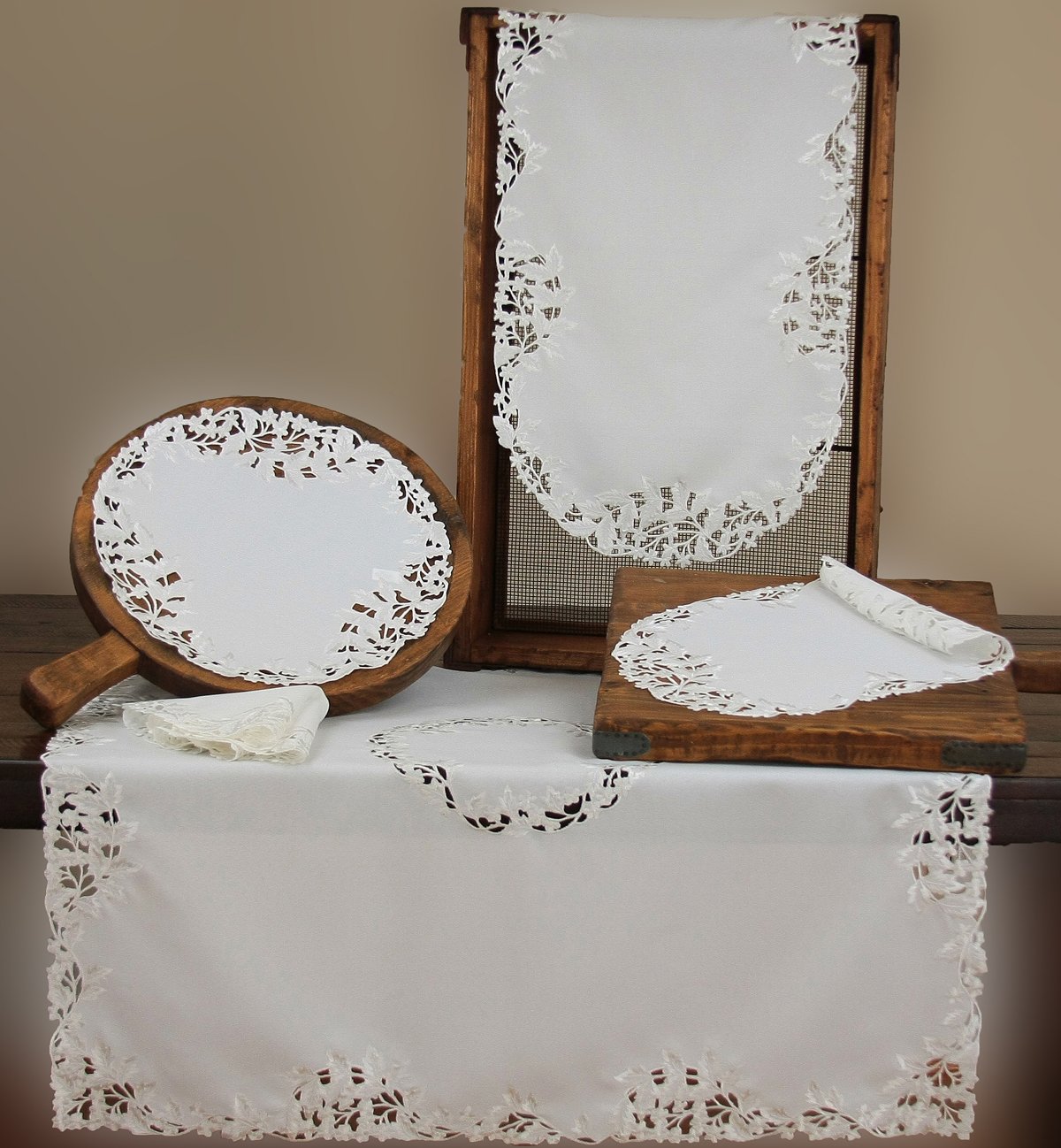 Arietta Ricamato Cutwork Mini Spring Runner da tavola, 12 da 71,1 cm, Bianco, White, 15 by 72-inch