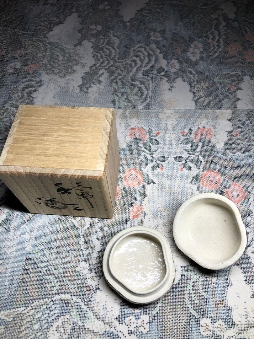 Amazon.co.jp: 織部焼 山口茂作 織部釉 鉄絵 香合 共箱 茶道具 茶器