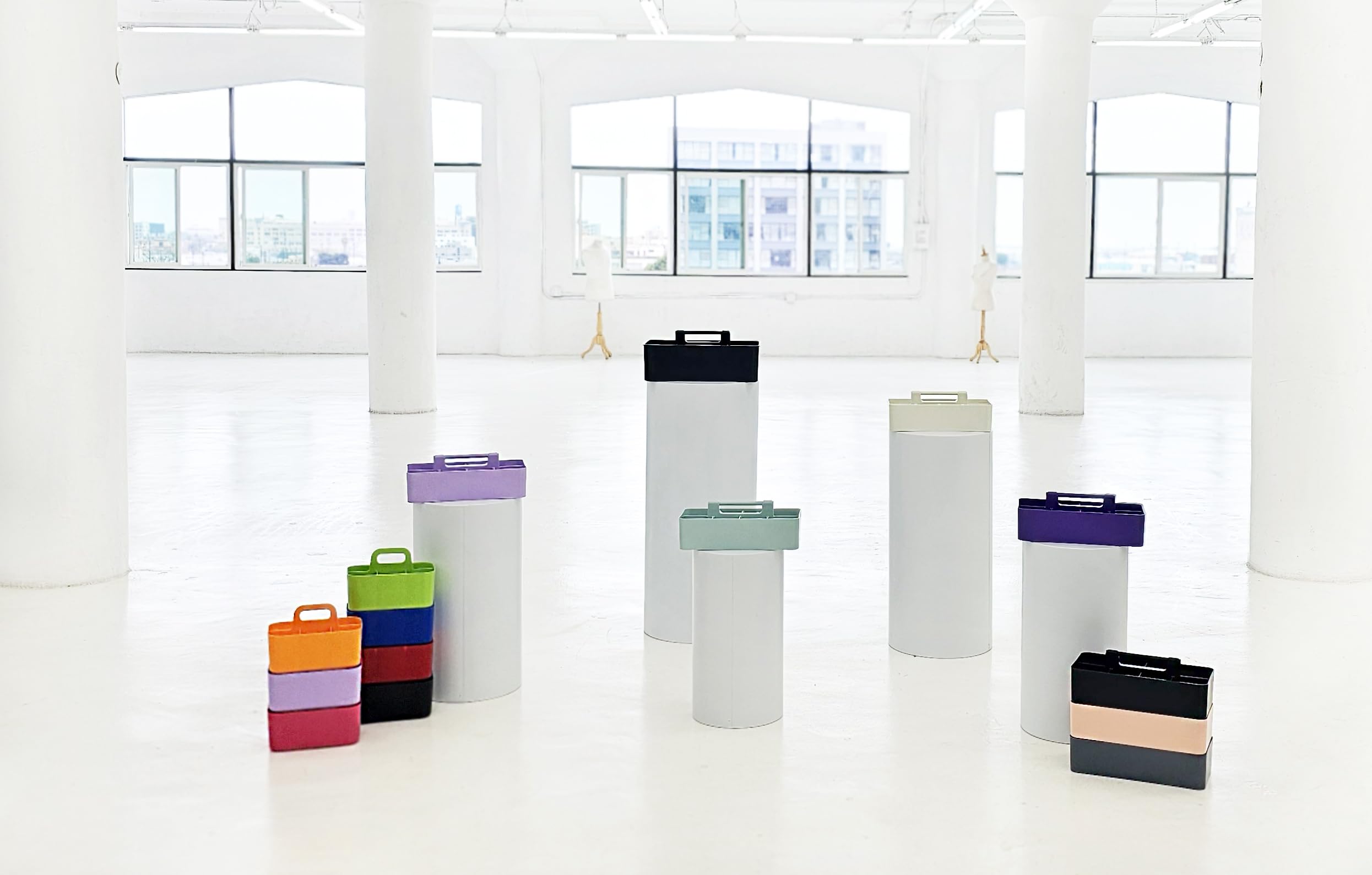 Nowy plastikowy przenośny organizer do makijażu Caddy Tote podzielony kosz z uchwytem, do przechowywania w łazience - mieści różowe pędzle do makijażu, paleta cieni do powiek, szminka - bardzo duża wyprodukowana w USA (Indie Pink)