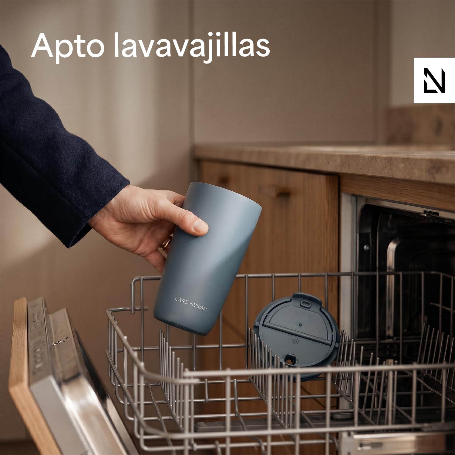 LARS NYSØM Taza térmica café para llevar con correa y Tapa Tritan | Termo Café de 0,5 litros con aislante | Travel mug de acero inoxidable a prueba de fugas (Stone Blue, 500ml)