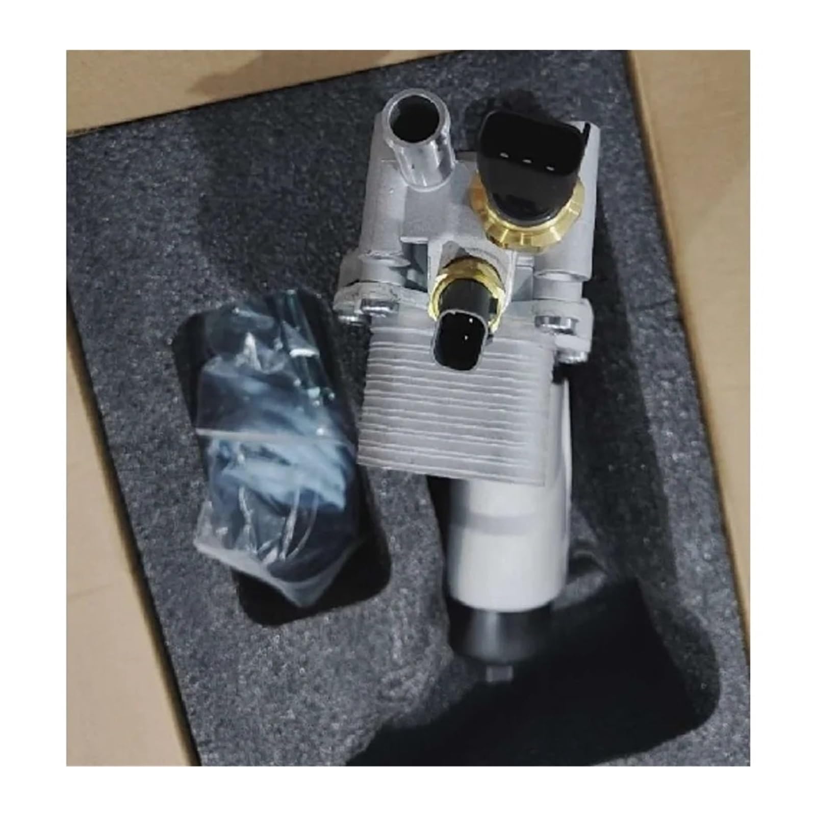 Chłodnica oleju samochodowego Pasuje do Chryslera pasuje Dodge Jeepa Ram 5184294AE 68105583AF aluminiowa obudowa adaptera filtra oleju Płyta chłodząca