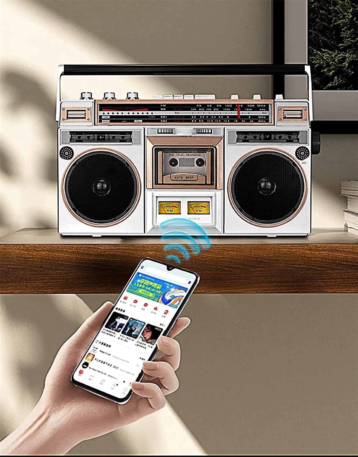 Boombox Bluetooth rétro des années 80, Lecteur de Cassette Boombox Bluetooth rétro avec Radio AM/FM et Amplification des Basses, Haut-Parleur intégré, Prise Casque 3,5 mm, Prise en Charge de l'entrée