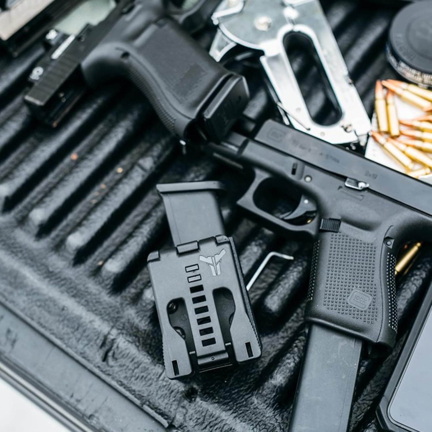 OWB Single Mag Pouch for Glock 17, 19, 22, 23, H&K USP 9/40, H&K VP9 and More - USA Made - Signature Single Magazine Carrier with Tek-Lok Belt Attachment Clip by Blade-Tech Holsters