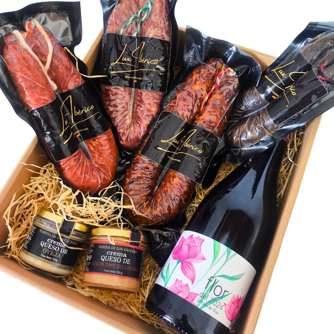Cesta Gourmet "Capraria" - Vino Tinto, Embutido Ibérico y Morcilla | Vino tinto Gran Oro VinEspaña 2025, herradura de chorizo y salchichón, dos morcillas y dos cremas de queso de oveja.
