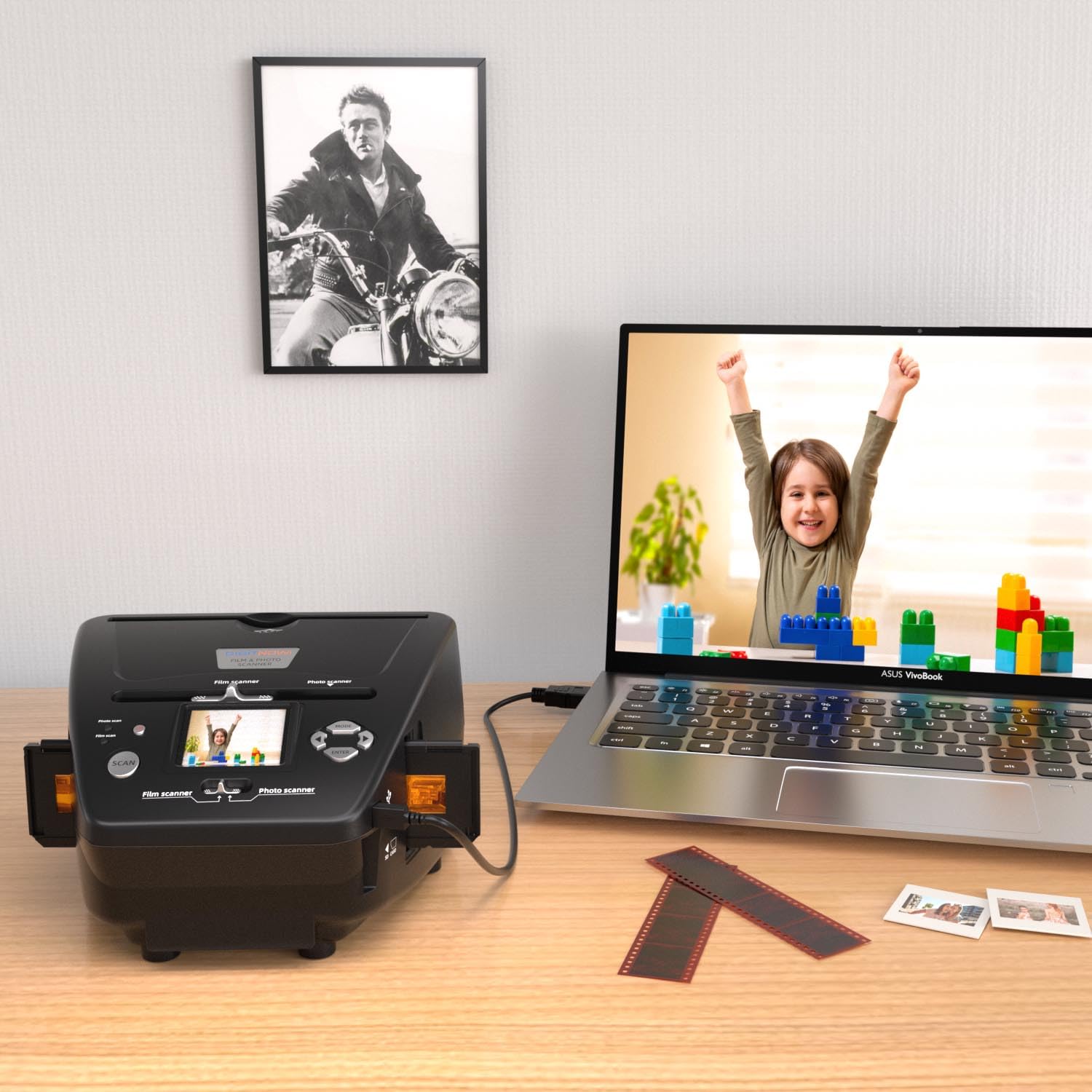 Scanner de Diapositives et Négatifs 35 mm - Conversion au Format Numérique JPEG - 14MP/22MP - Carte Mémoire 4 Go Incluse
