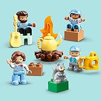 Vista 4 de LEGO DUPLO Town Family Camping Van Adventure 10946 Juguete de construcción, juego y aprendizaje de camping para niños pequeños y niños; nuevo 2021