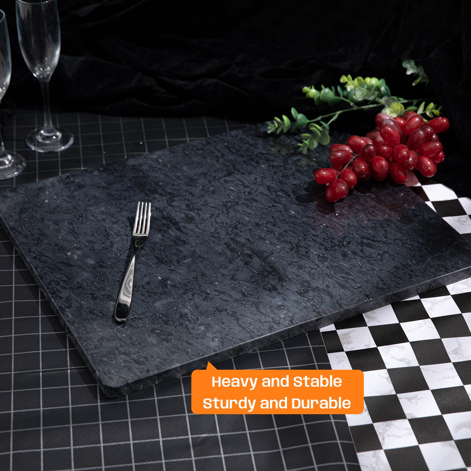 Planche à découper en marbre noir 30,5 x 40,6 cm avec pieds antidérapants pour fromage, charcuterie, pâte, chocolat, dessert