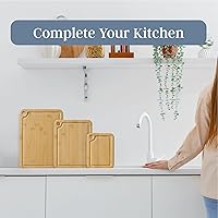 Vista 4 de Totally Bamboo Juego de 3 tablas de cortar para cocina con ranura para jugos, juego de 3 tablas de cortar de madera de bambú en tamaños pequeños