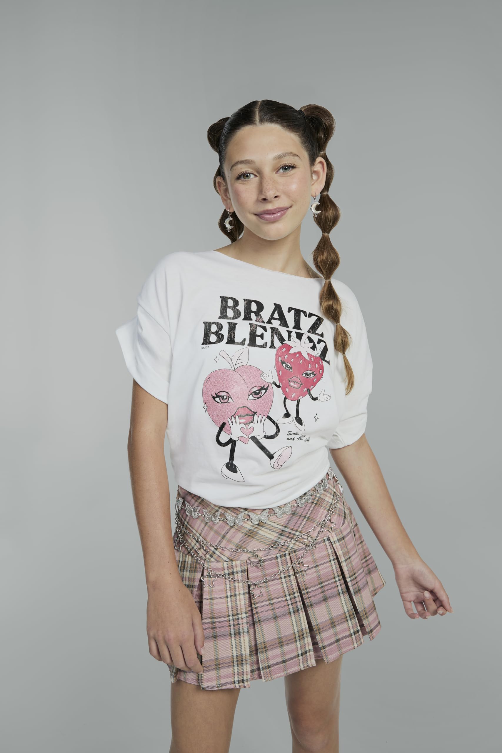Bratz Stylin' Cloe - Muñeca de Moda con Camiseta Personalizable Que Puedes Usar, Incluye Accesorios, Lindos Juguetes para Niñas