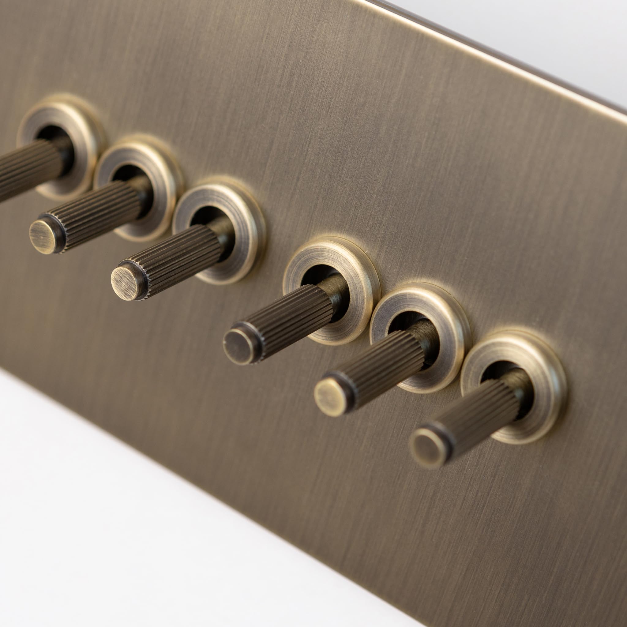Antique Brass Straight Knurled Switches and Sockets (6 Gang 2 Way Toggle Switch 146x88mm) — image 1