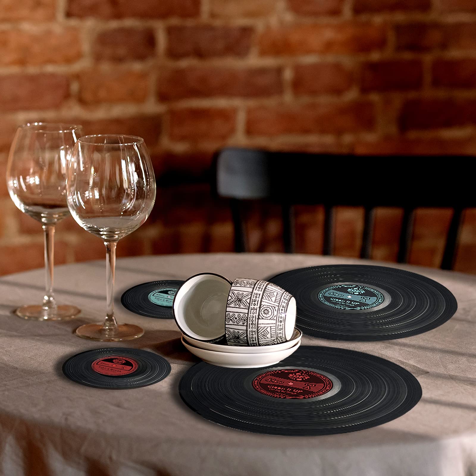 Lot de 4 sets de table et dessous de verre ronds en vinyle lavables résistants à la chaleur antidérapants de qualité alimentaire pour cuisine, restaurant, décoration d'intérieur