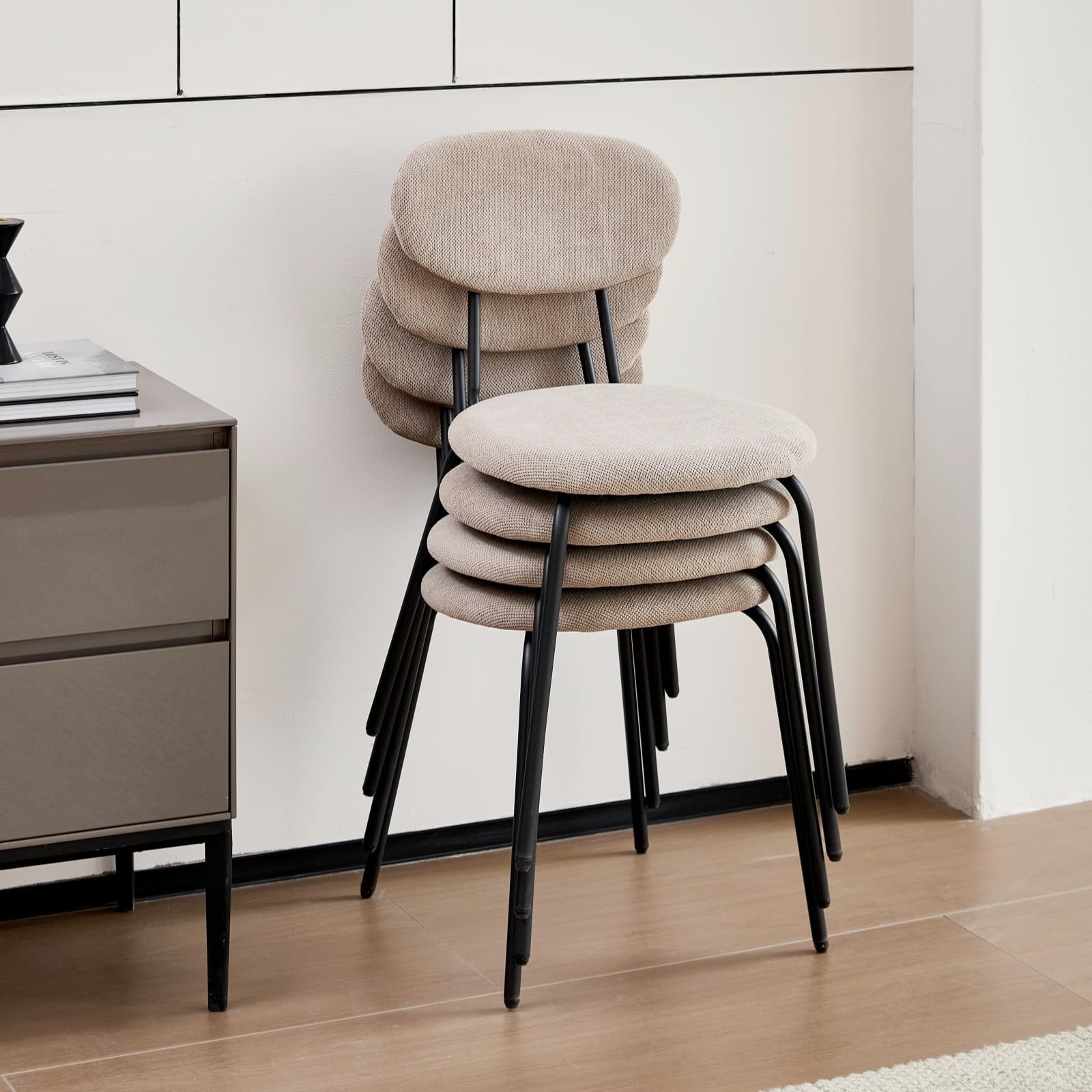 Juego de 4 Sillas de Comedor, Silla de Cocina Apilable, Silla Tapizada de Ocio con Patas de Metal Negro para Sala de Estar, Comedor, Cocina, Dormitorio - Caqui