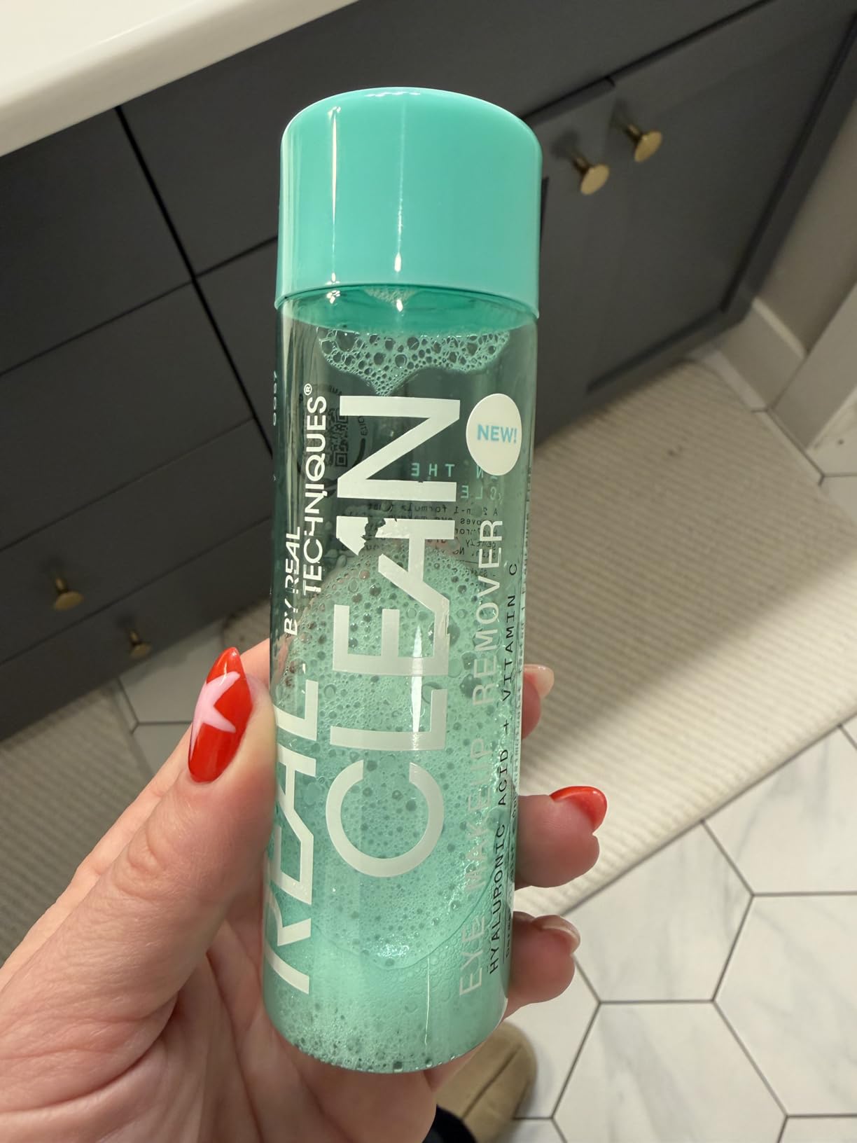 Real Techniques Real Clean In-The-Clear Eye Makeup Remover, Gentle Liquid Makeup Remover, Skin Repair Ingredients, Hyaluronic Acid & Vitamin C, Vegan & Cruelty-Free, 4 fl.oz./110 mL Bottle