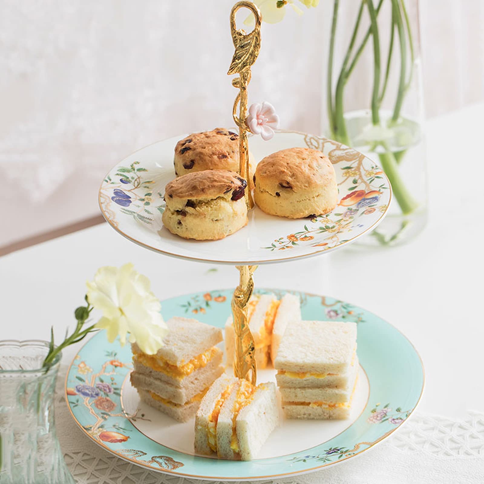 Alzata per torta Alzata per torta in ceramica con manici in metallo Doppio espositore per dessert Porta cupcake europeo Elegante vassoio per servizio pasticceria Alzata per frutta Alzata per cupcake