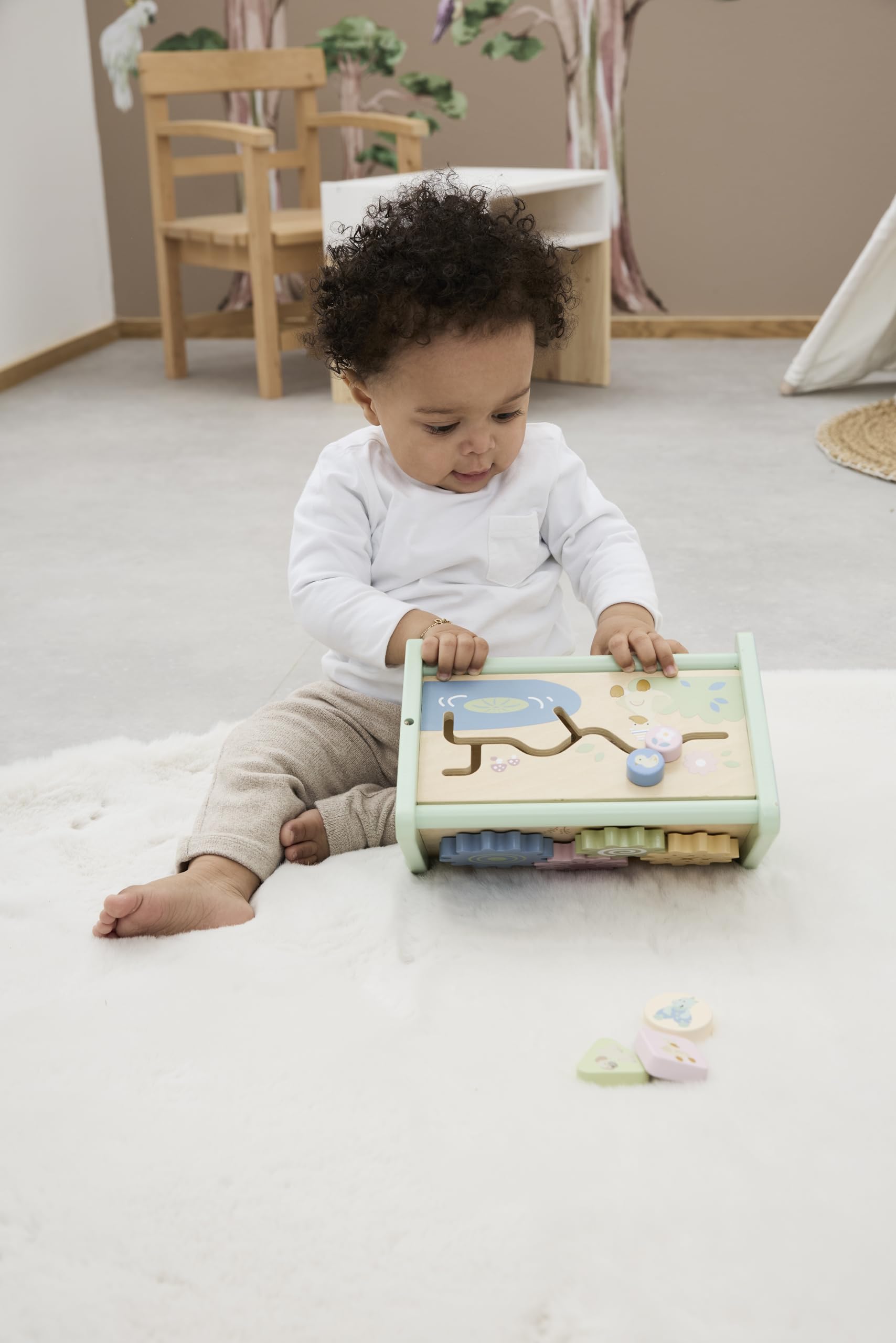 Sterntaler Activity Dreieck Holz – Fördert Feinmotorik und Koordination – Aus FSC® 100%-zertifiziertem Holz – Nachhaltiges Baby- und Kleinkindspielzeug mit vielseitigen Aktivitäten