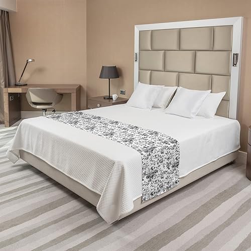 Miniatura 2 de Lunarable Camino de cama blanco y negro, rosas de jardín con flores silvestres y hojas de follaje, ramo monocromático, bufanda decorativa para ropa