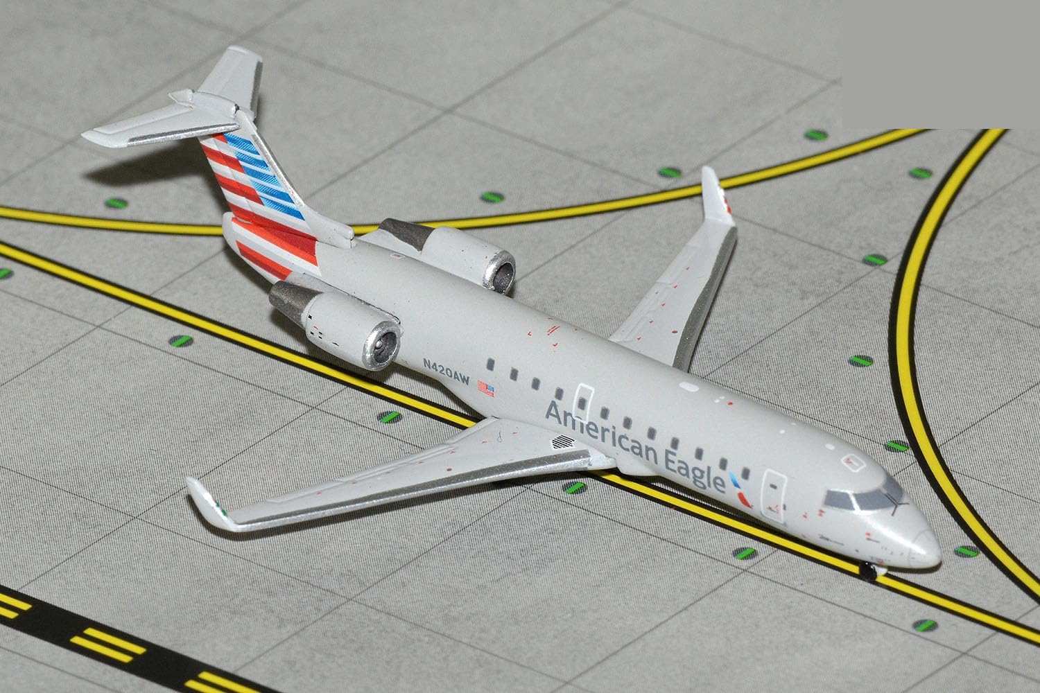 GeminiJets GJAAL2367 American Eagle CRJ-200 N420AW; Scale 1:400