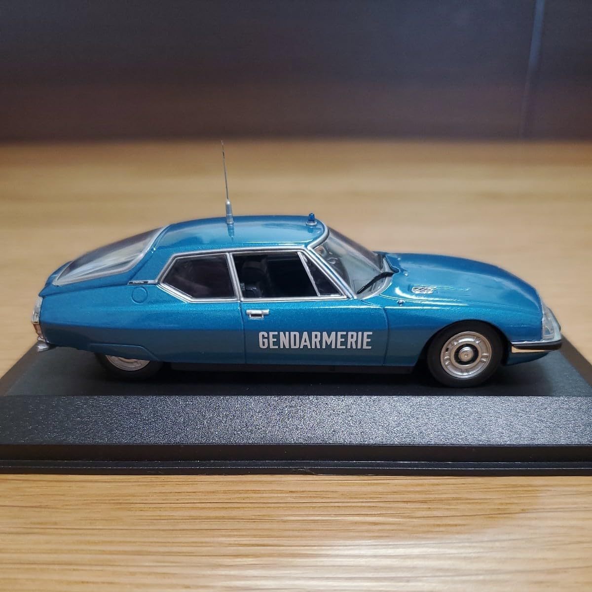 Amazon | 1/43 ミニチャンプス/Citroen SM 1970 Gendarmerie