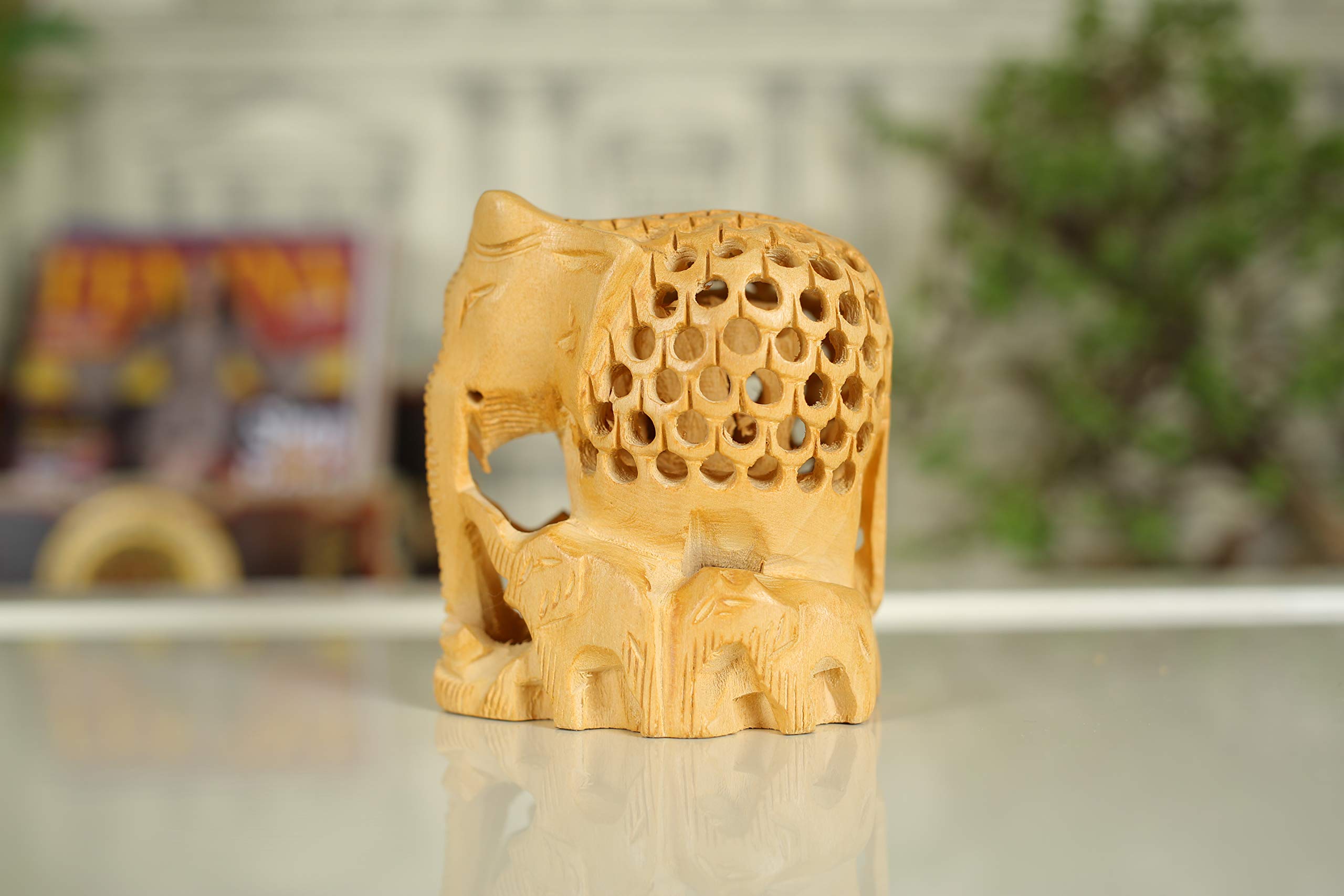 Éléphant en bois avec bébé : le cadeau corporatif idéal pour Noël et le Nouvel An d'entreprise