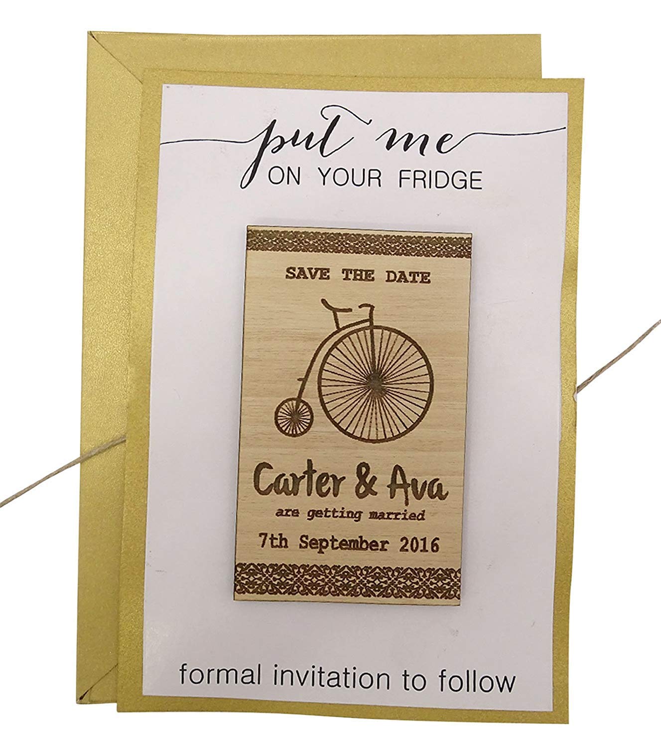 Aimant bois personnalisé save the date chic sur le frigo des invités