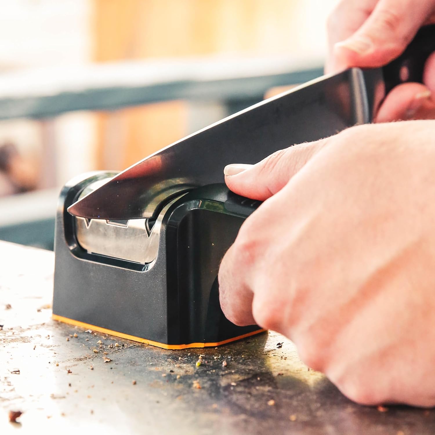 Work Sharp Pull Through Kitchen Sharpener - Sharpens Chef's Knives Quickly, Easily and Extremely Effectively, Black