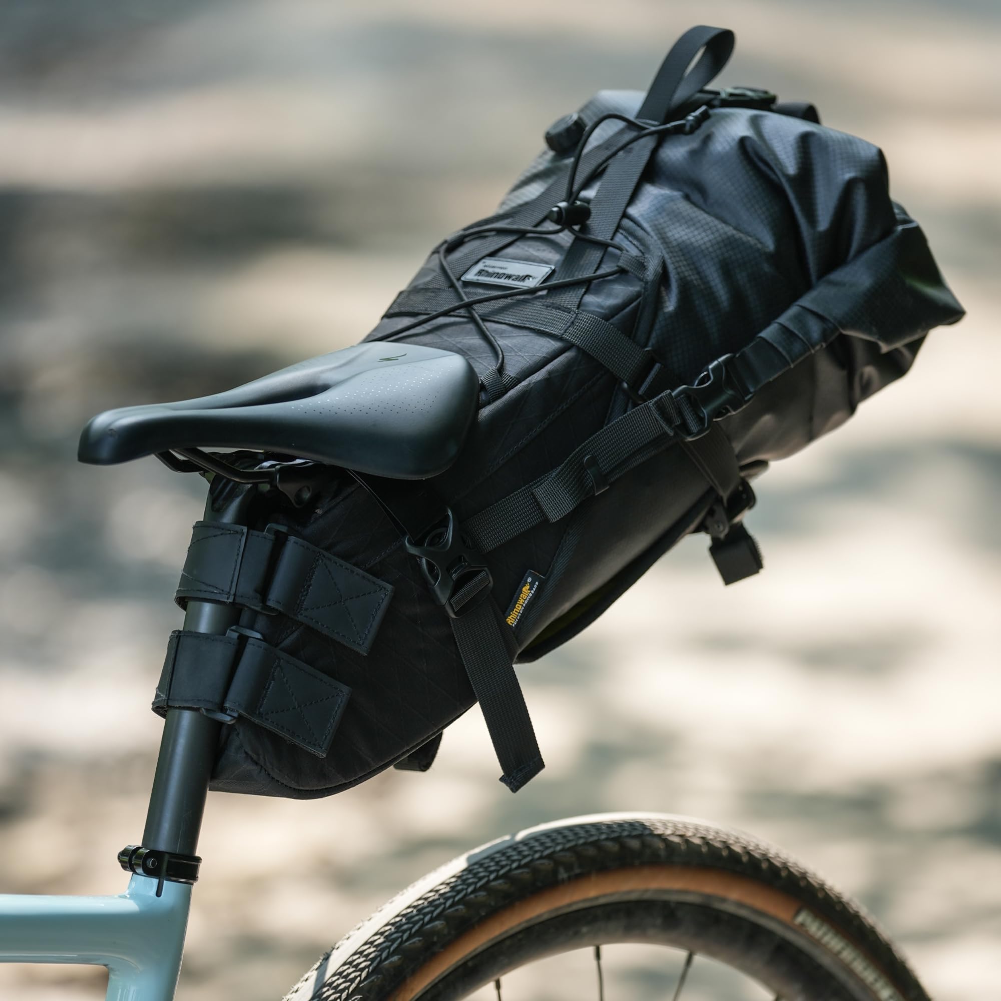 Rhinowalk Bolsa rígida impermeable para sillín de bicicleta de 14 L, bolsa de asiento trasero de dos piezas con soporte de velcro, resistente al desgarro, instalación sin tornillos, se adapta a la