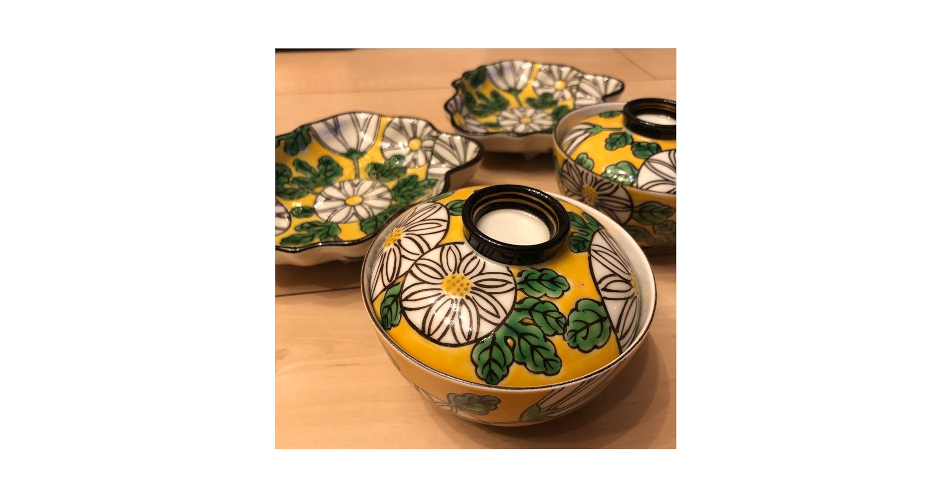 Amazon.co.jp: 有田焼 錦右衛門 蓋付き椀 変形皿 菊模様 黄色