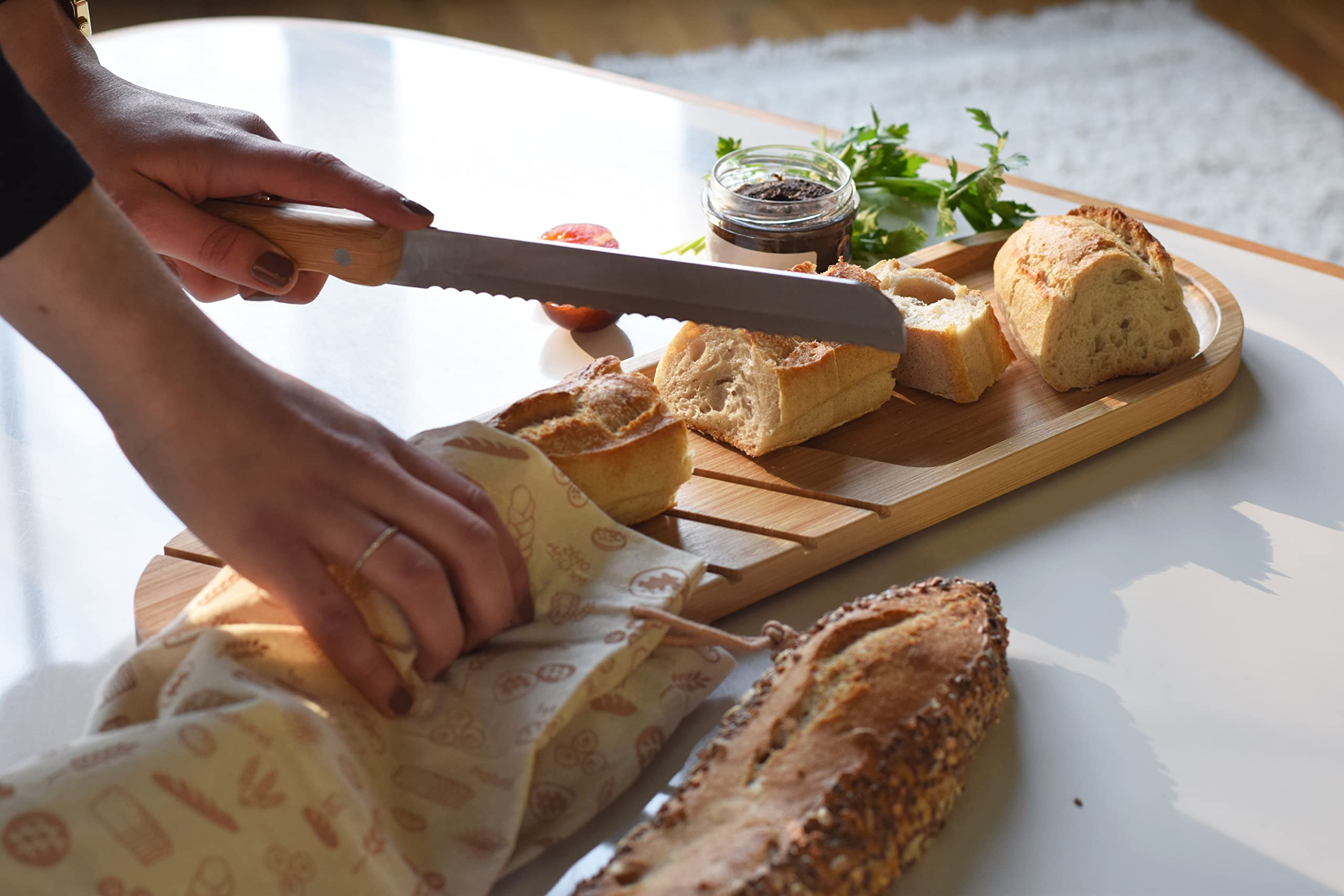 Broodplank Pebbly Met Tang En Bewaarzak Brown 28x18 cm Broodplank Pebbly Met Tang En Bewaarzak Brown 28x18 cm