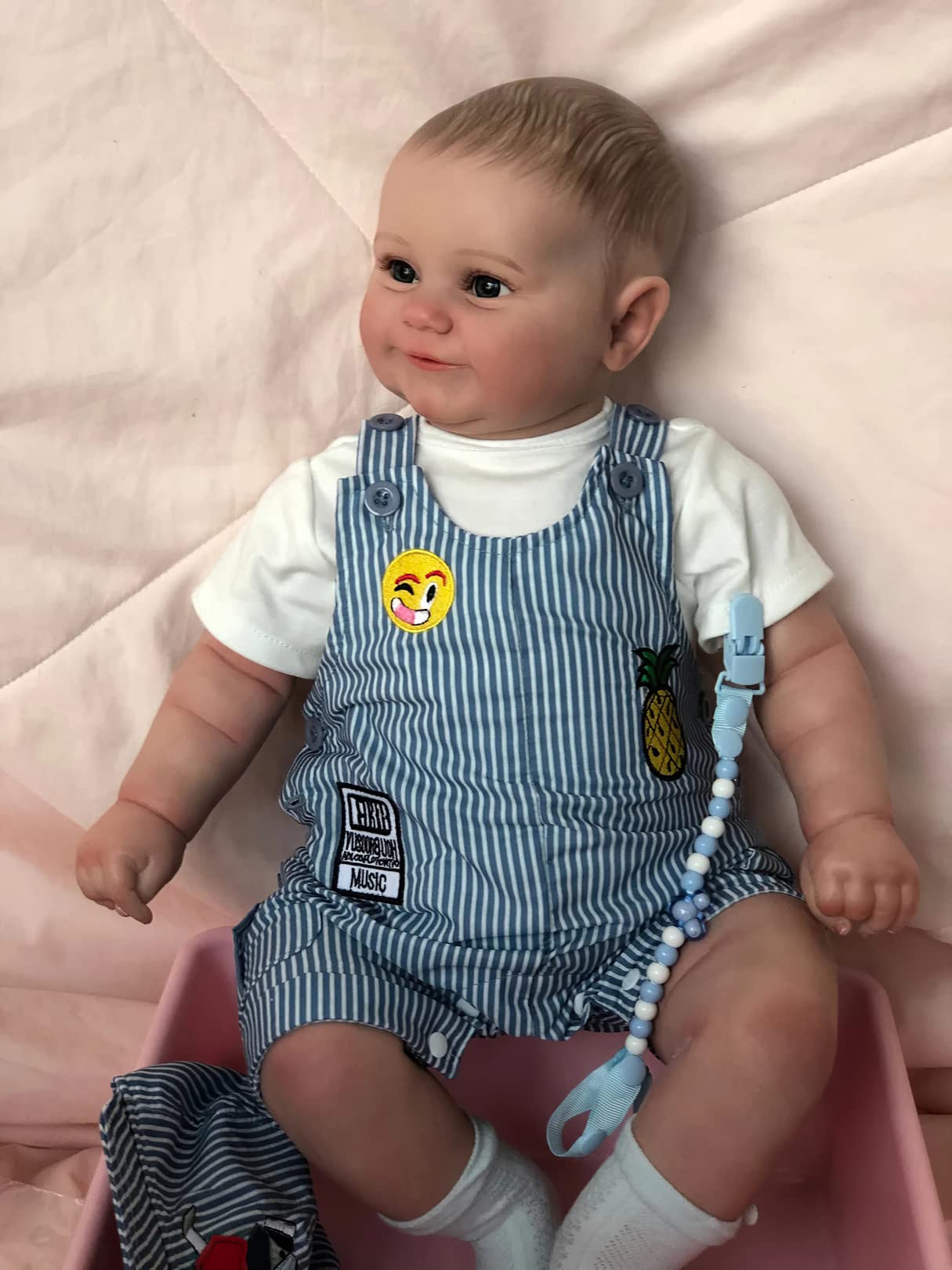 MineeQu 24 Zoll Wahres Leben Große Größe Süßes Lächeln Reborn Babypuppen mit magnetischem Schnuller Realistische Neugeborene Kleinkinder Puppen, die echt Aussehen und Sich echt anfühlen