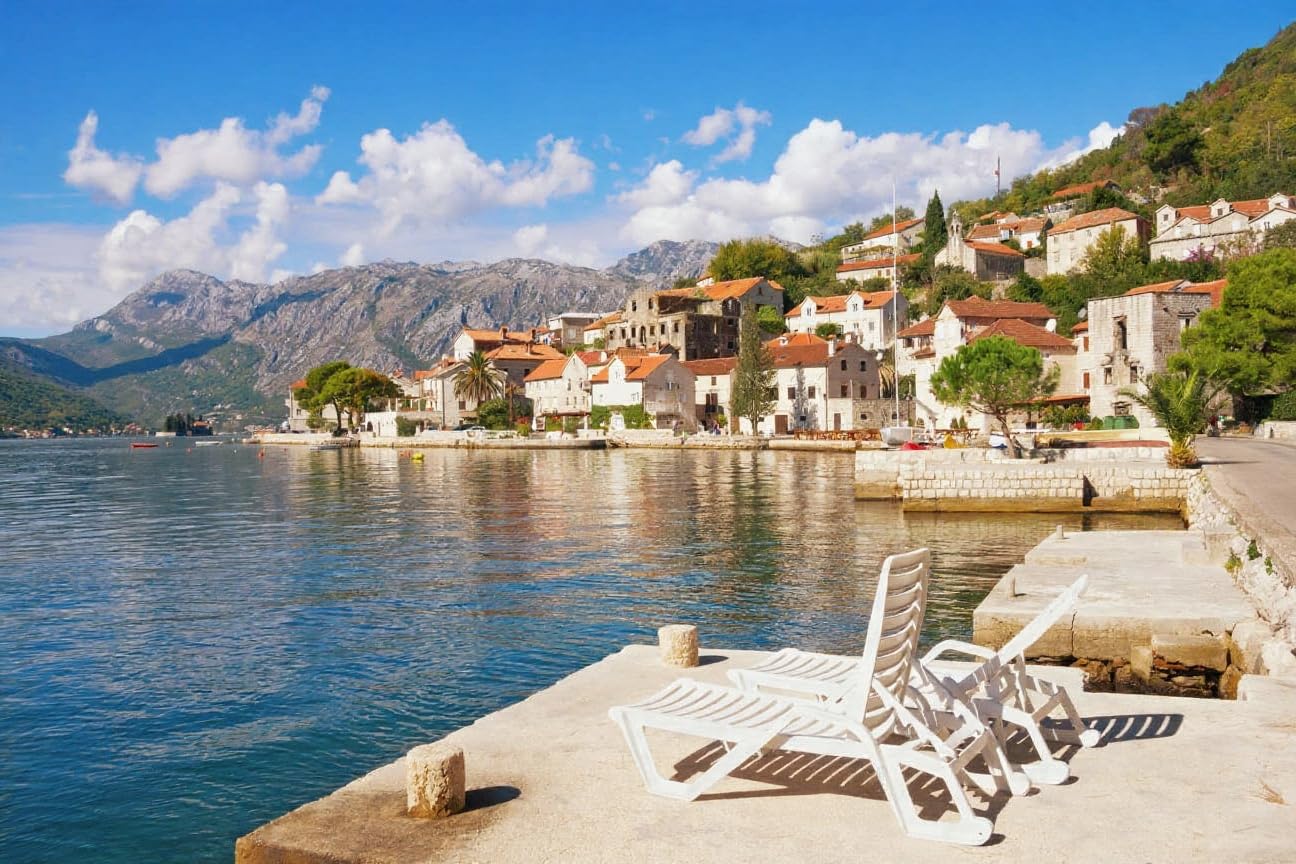 adrium Poster-Bild 120 x 80 cm: Blick auf die Stadt Perast an einem sonnigen Herbsttag. Bucht von Kotor, Montenegro