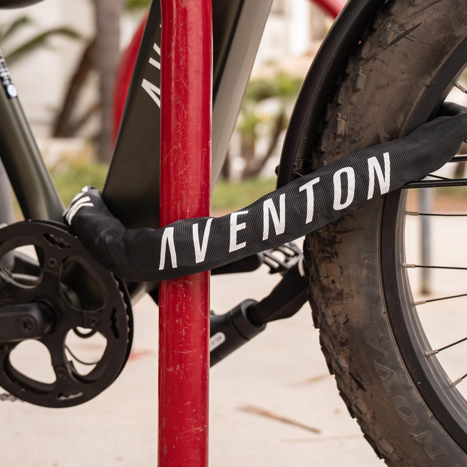 Aventon Lucchetto a catena da 8 mm di spessore, 119,4 cm, resistente antifurto, dotato di una copertura in nylon impermeabile e antigraffio, adatto per biciclette, moto, tricicli, recinzioni e porte.