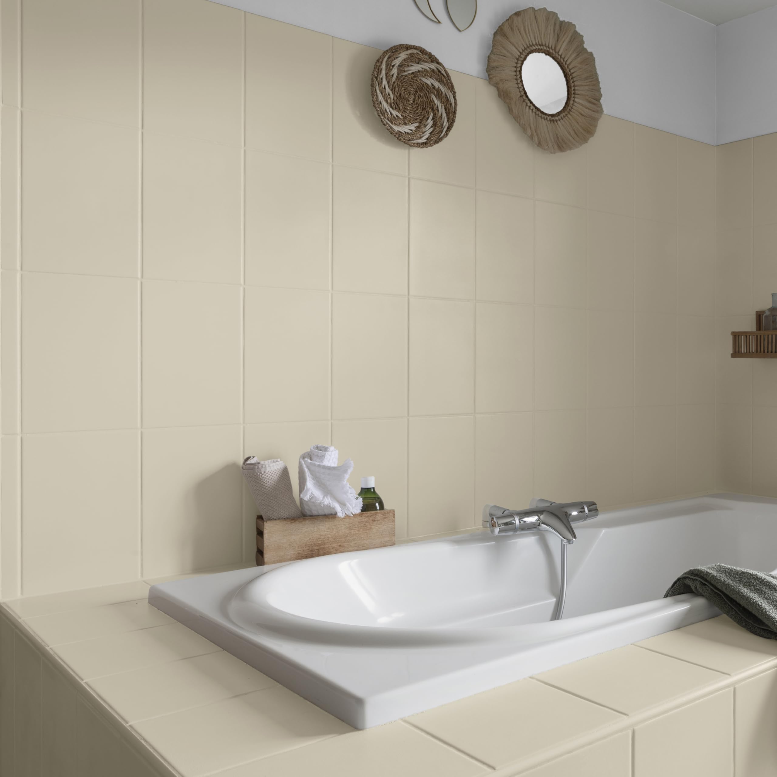 V33 Peinture Rénovation Perfection® Salle de Bain Beige Moelleux Satin 2L | Haute Adhérence - Barrière Hydrofuge - Sous-Couche intégrée - Ecolabel - Faïence - Meuble - Plan Vasque