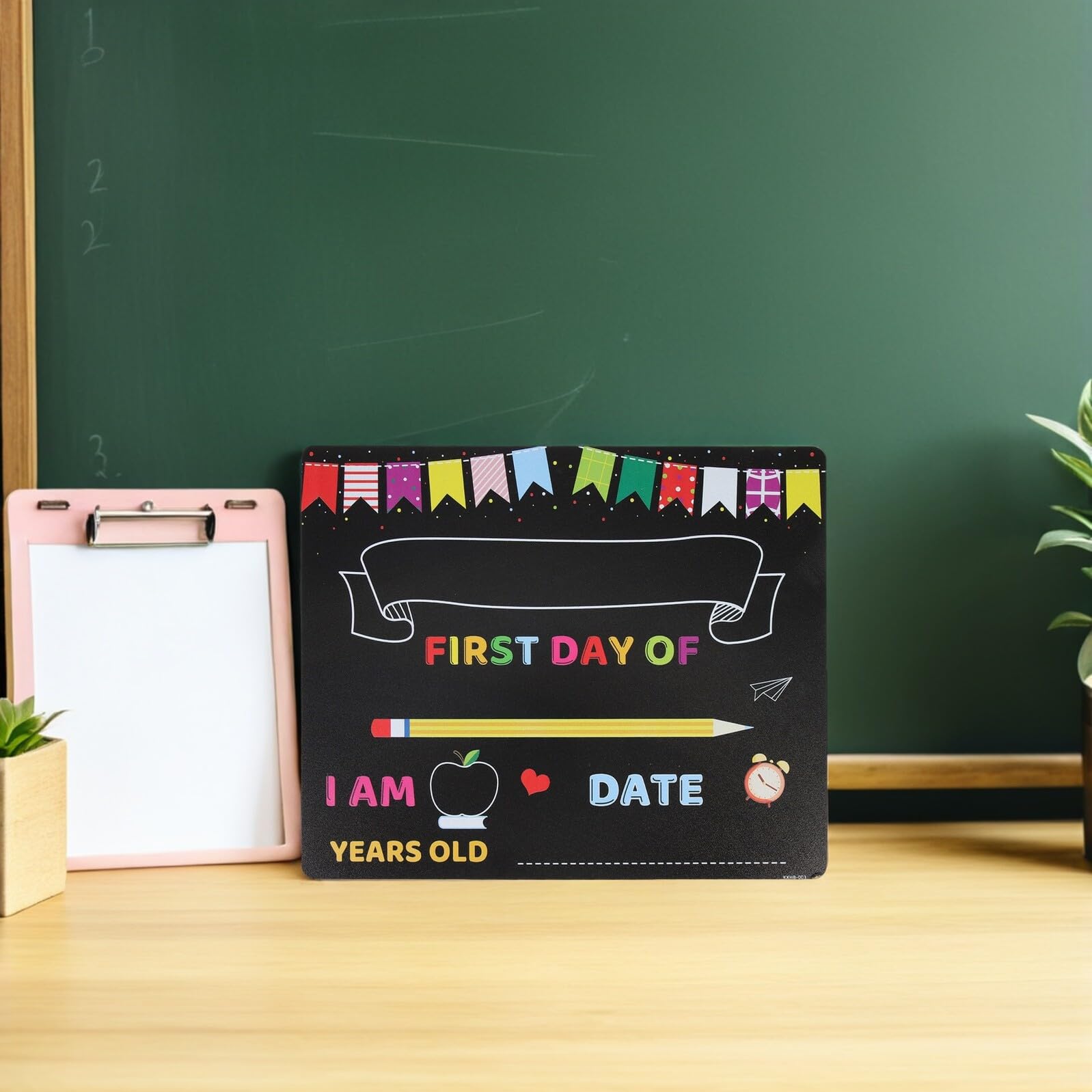 Lot de 2 Tableaux Noirs Réutilisables Rentrée Scolaire Surface Effaçable Lisse Format Compact Portable Panneau Souvenir pour Premier et Dernier Jour de Maternelle Accessoire