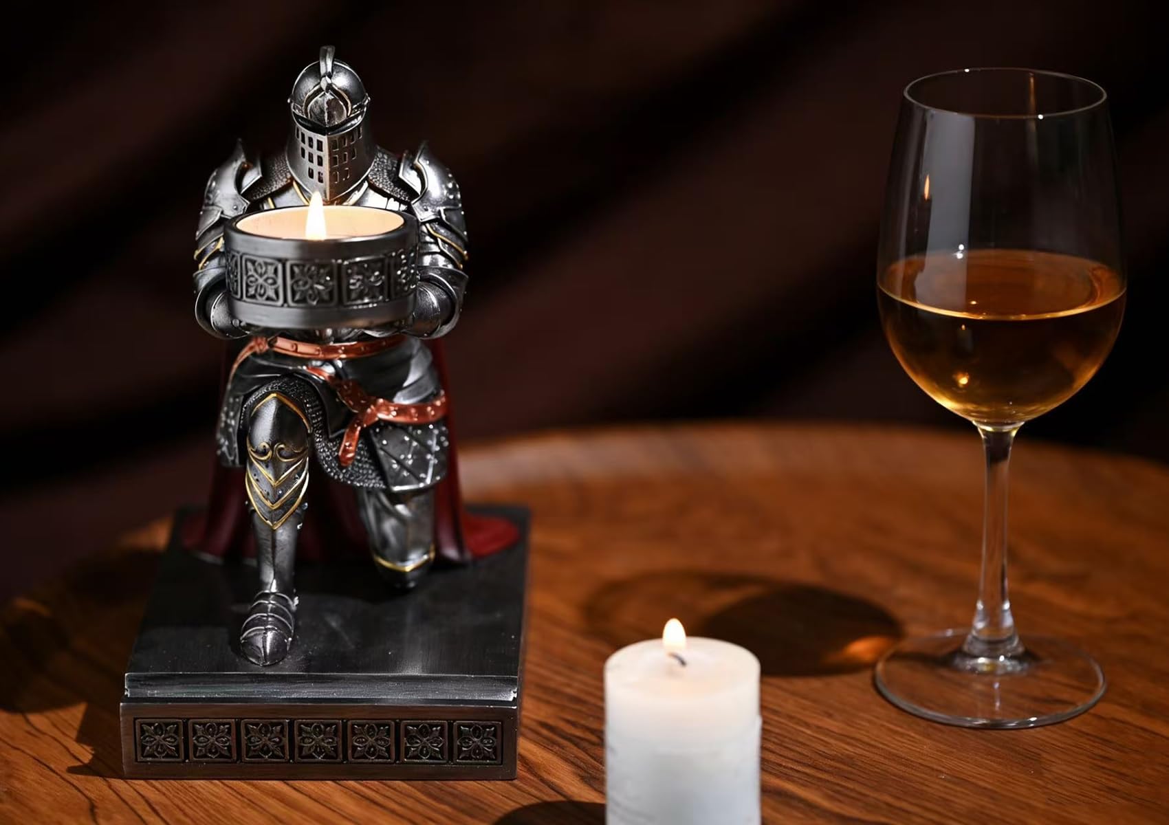 King's Guard Kniender Ritter Kerzenhalter, Kunstharz, Haltung, Teelichthalter, Krieger, Handy-Ständer, Stifthalter, Kerzenhalter für Restaurant, Altar, Heimtisch (Eisen)