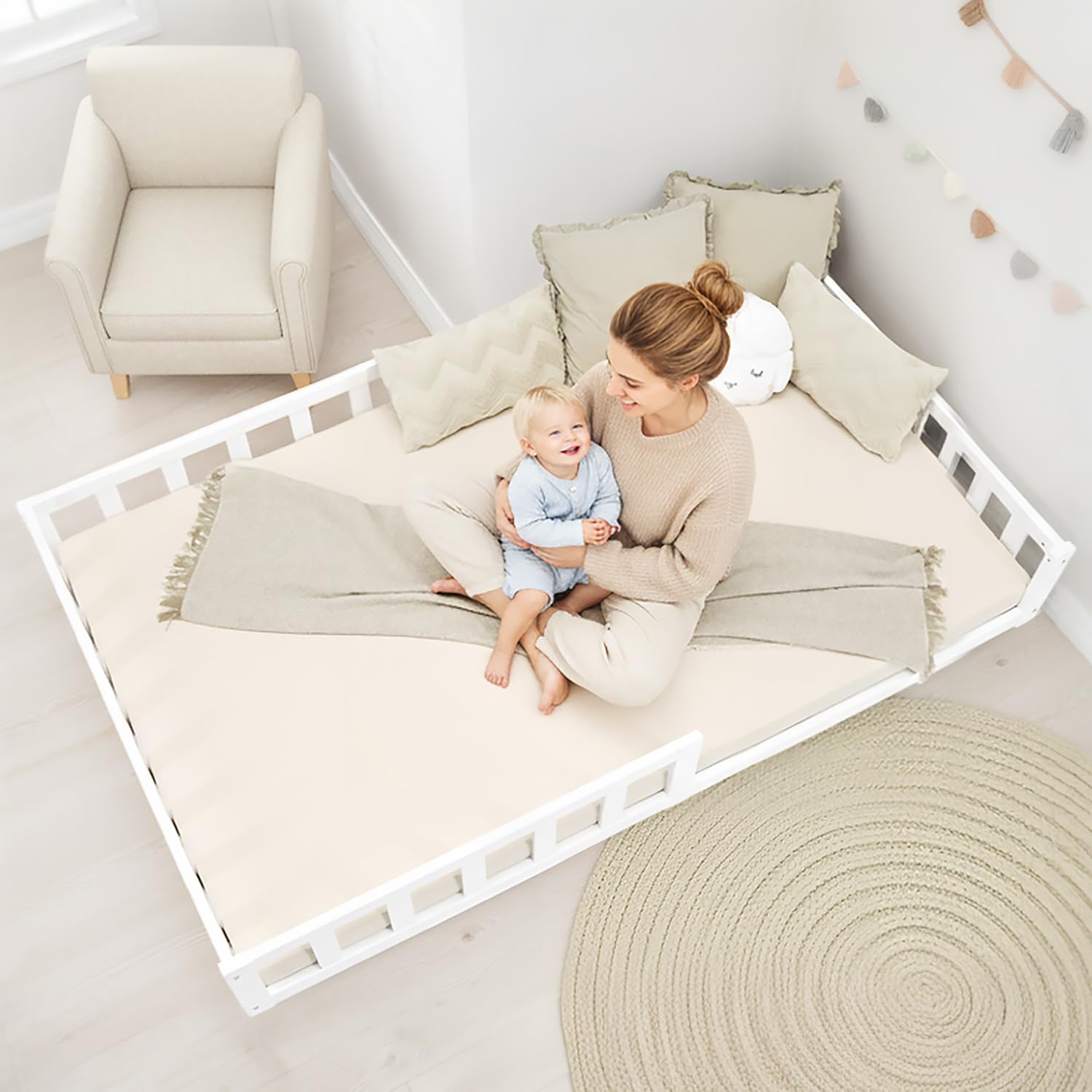 Homestyle4u Montessori 3026 Lit de sol, 120 x 200 cm, en bois, blanc, pour enfant, avec protection anti-chute, matelas et sommier à lattes