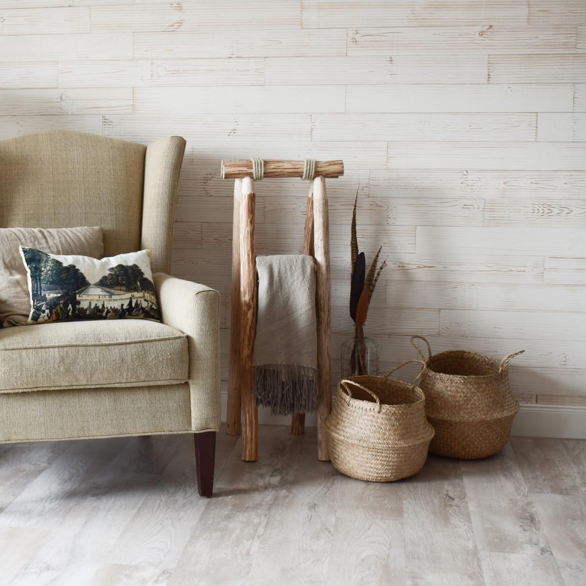 Echtholz Wandpaneele weiß | Selbstklebende Holzpaneele | Helle Wandverkleidung für Küche, Garderobe & Wohnzimmer | Design „White“ – 78 × 10 × 0,5 cm