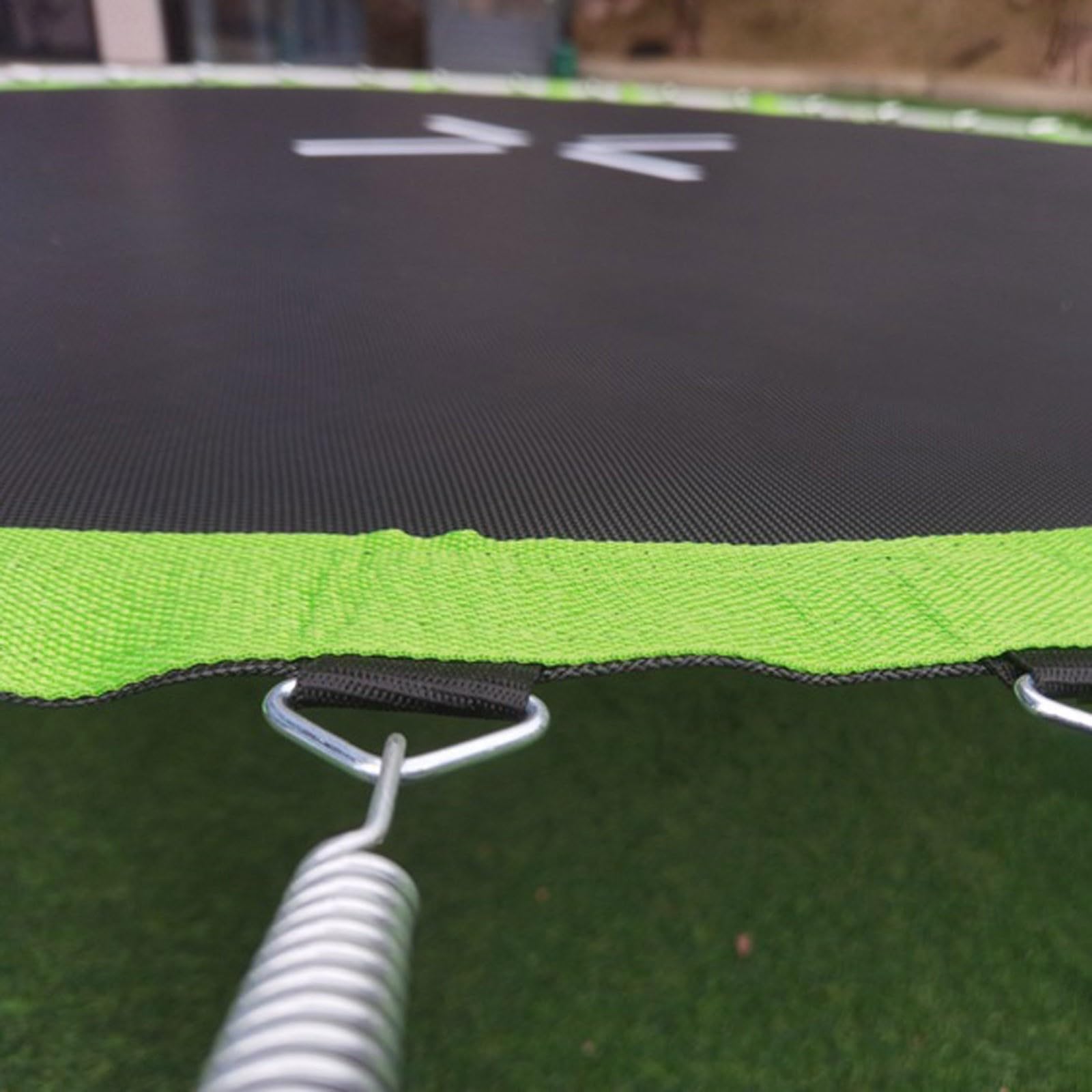 Tappeto elastico per bambini per il divertimento all'aria aperta, il tempo libero attivo, il tessuto robusto favorisce il movimento e la coordinazione dei bambini
