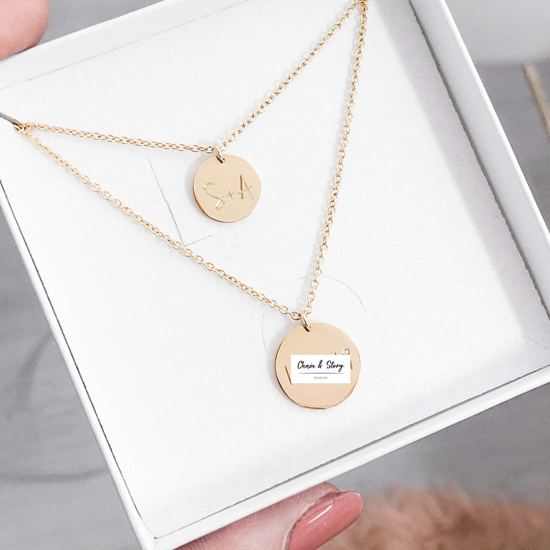 JOLA – mehrlagige Kette mit Gravur |10mm 12mm Plättchen Anhänger mit Namen | 316L Edelstahl | Namenskette | personalisierter Schmuck | Geschenke zum Valentinstag Muttertag Geburtstag Jahrestag