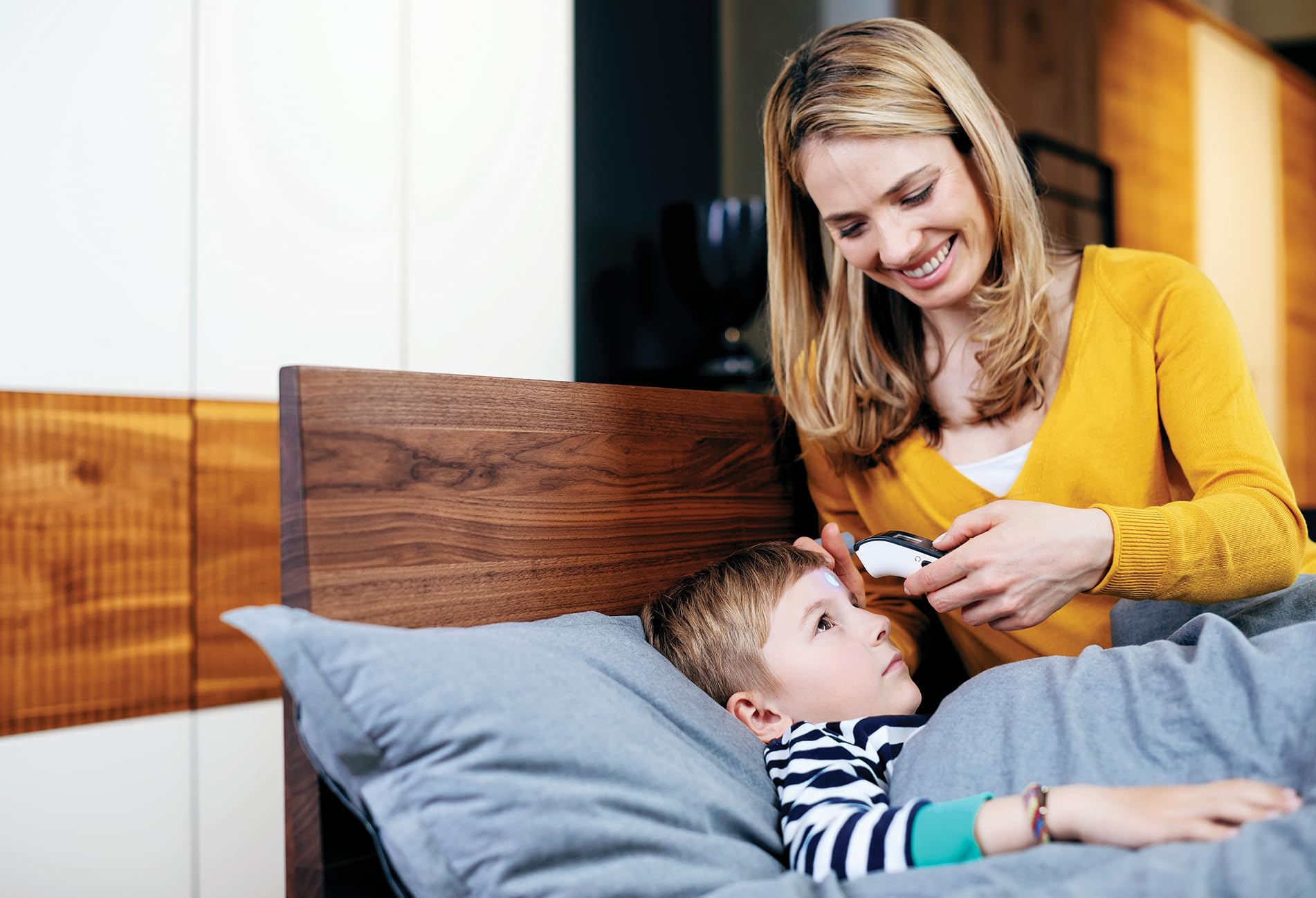 Microlife - Termómetro frontal sin contacto NC 150 BT - Conectado Bluetooth, Validado Clínicamente, Alarma de fiebre, Guía luminosa, 3 modos Cuerpo/Objeto/Ambiente