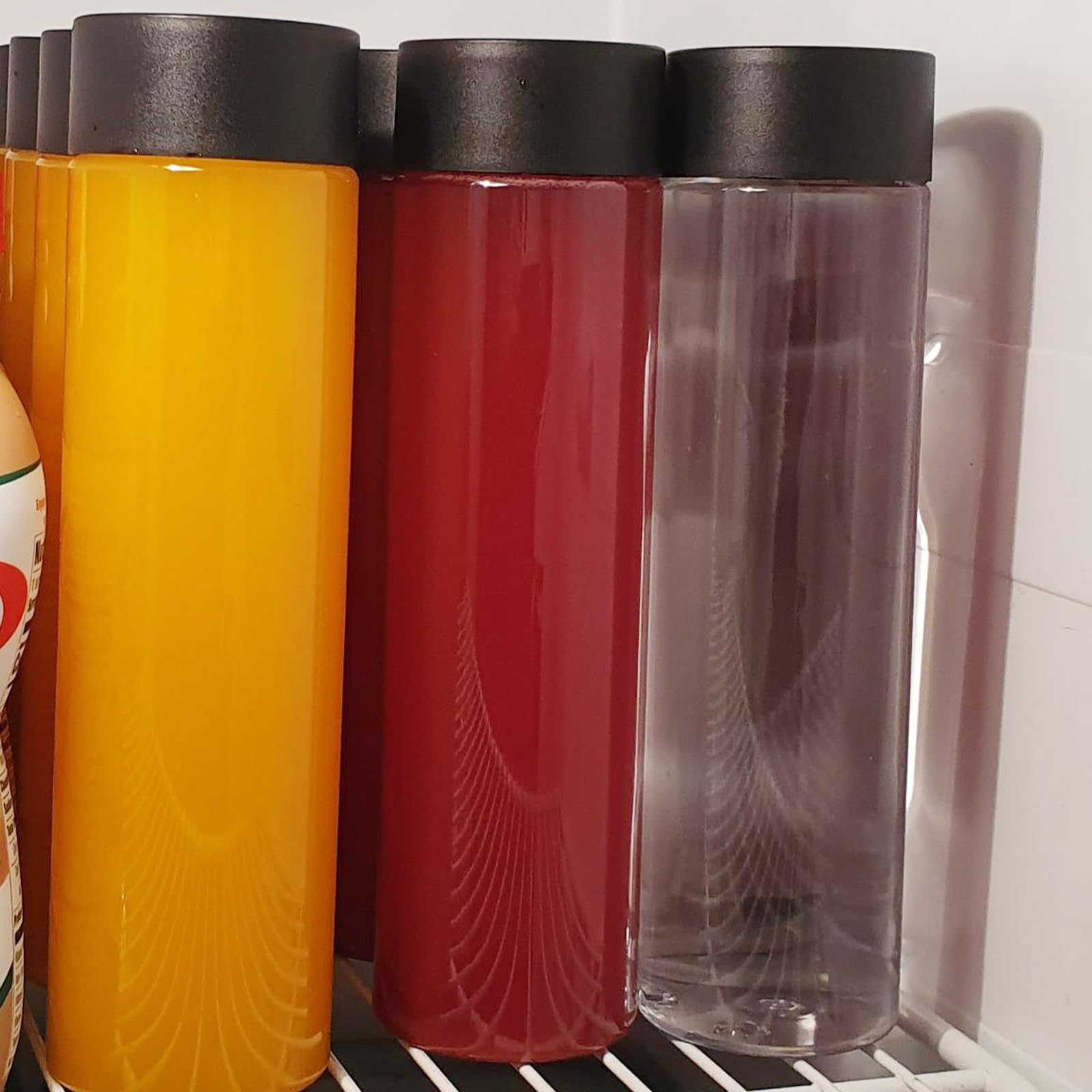 ZOENHOU Paquete de 18 botellas de jugo de plástico transparente de 550 ml, botellas de jugo vacías a granel con tapas negras, botellas de bebidas de PET con tapas para agua