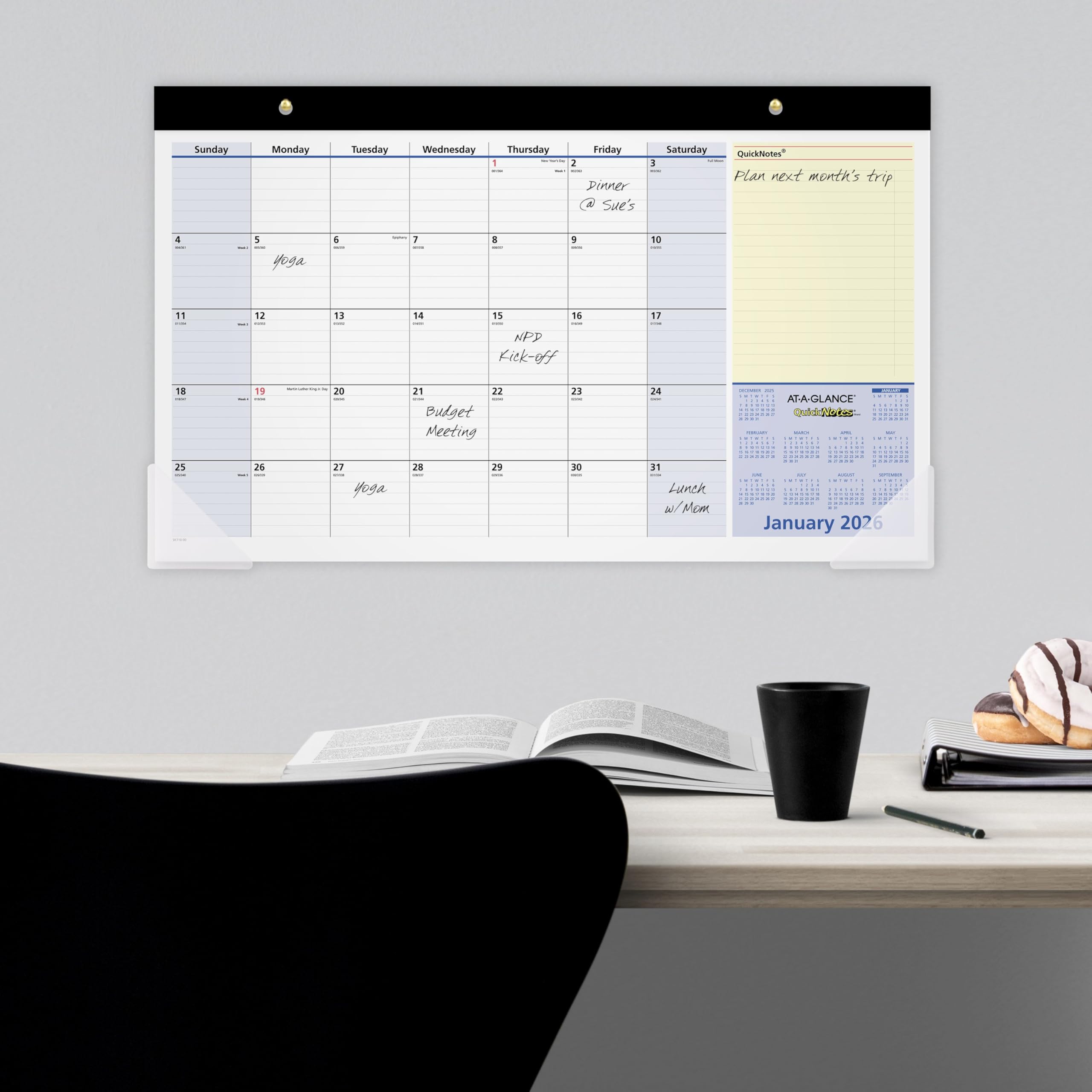 AT-A-GLANCE SK7100026 Schreibtischkalender, monatliche Schreibtischunterlage, 45,7 x 27,9 cm, kompakt, QuickNotes