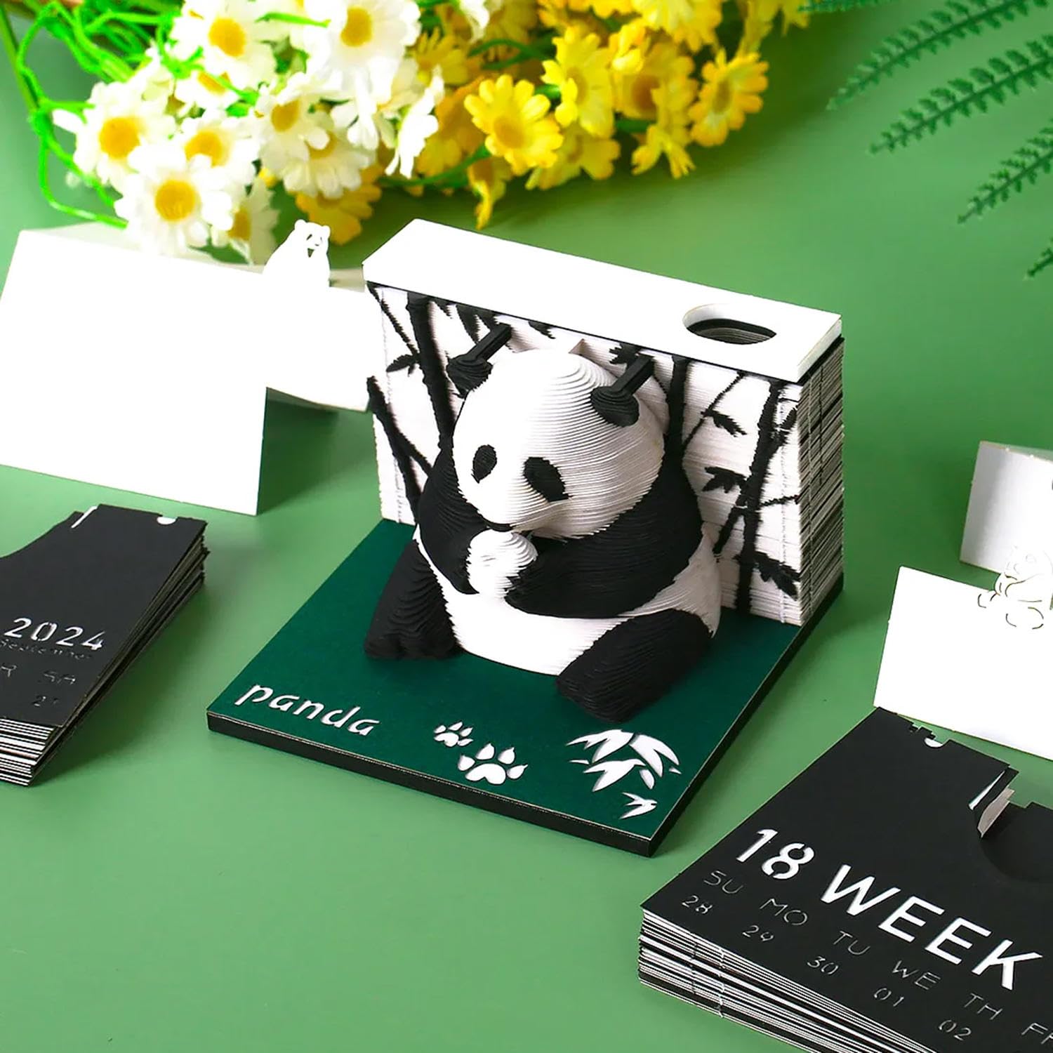 Calendrier 3D en forme de panda mignon avec sculpture en Calendrier 3D en forme de panda mignon avec sculpture en