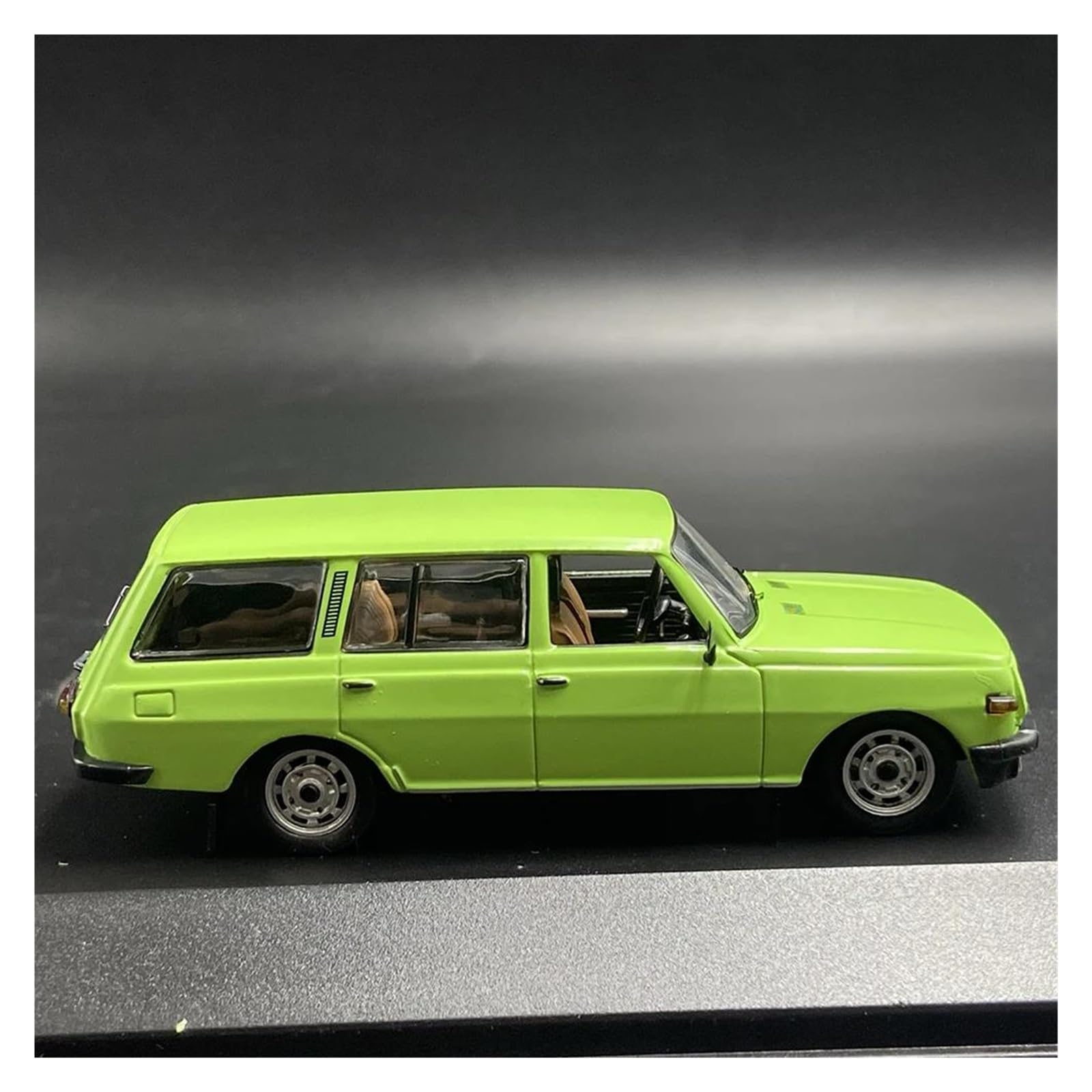 Metallo Scala Replica 1 43 per il modello auto pressofusa lega Wartburg 353 W Kombi della Germania dell'Est del 1985 serie di decorazioni per la casa Hobby Veicoli Giochi Set